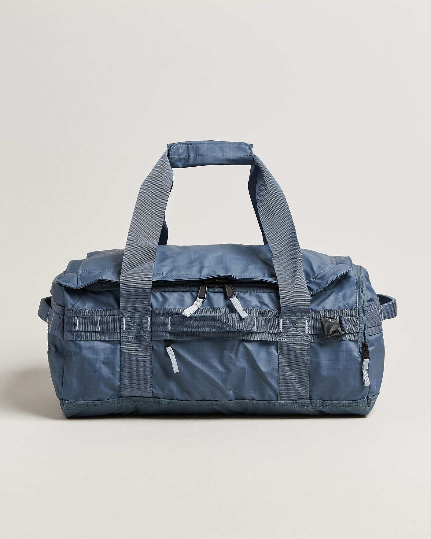 Herr | Väskor | The North Face | Base Camp Voyager Duffel 42 Granite Grey
