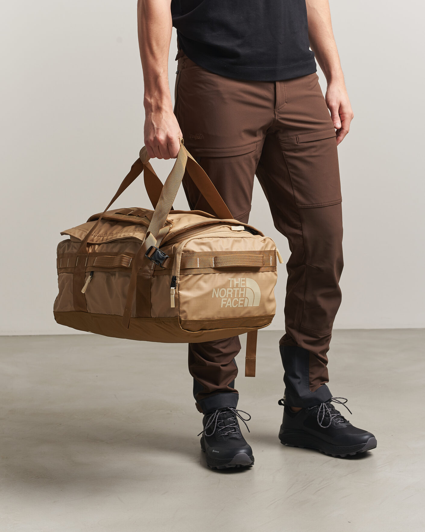 Herr | Väskor | The North Face | Base Camp Voyager Duffel 42 Khaki Stone