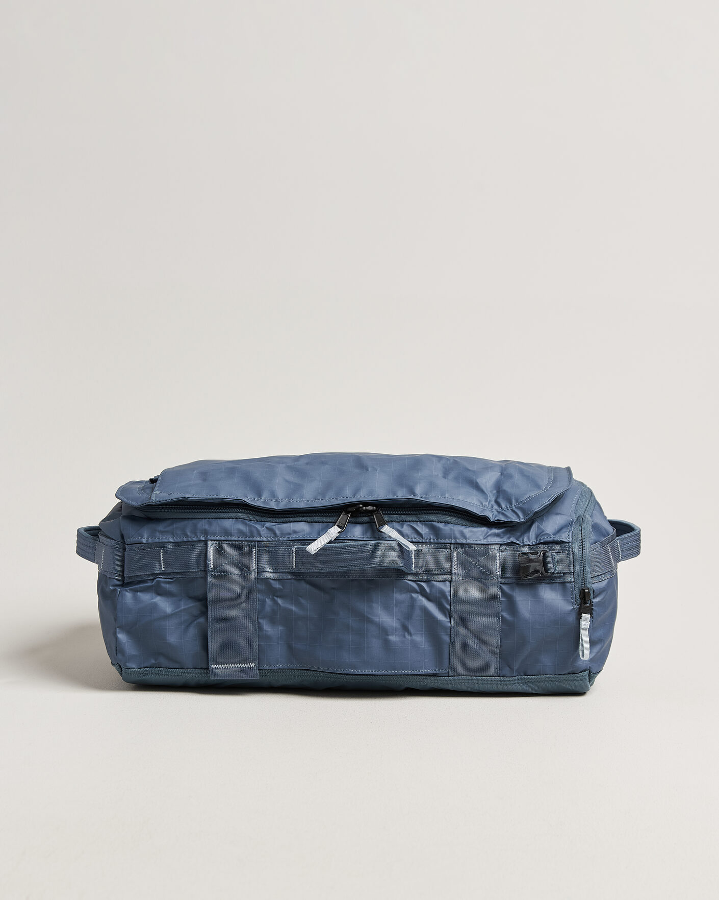 Herr | Väskor | The North Face | Base Camp Voyager Duffel 32 Granite Grey