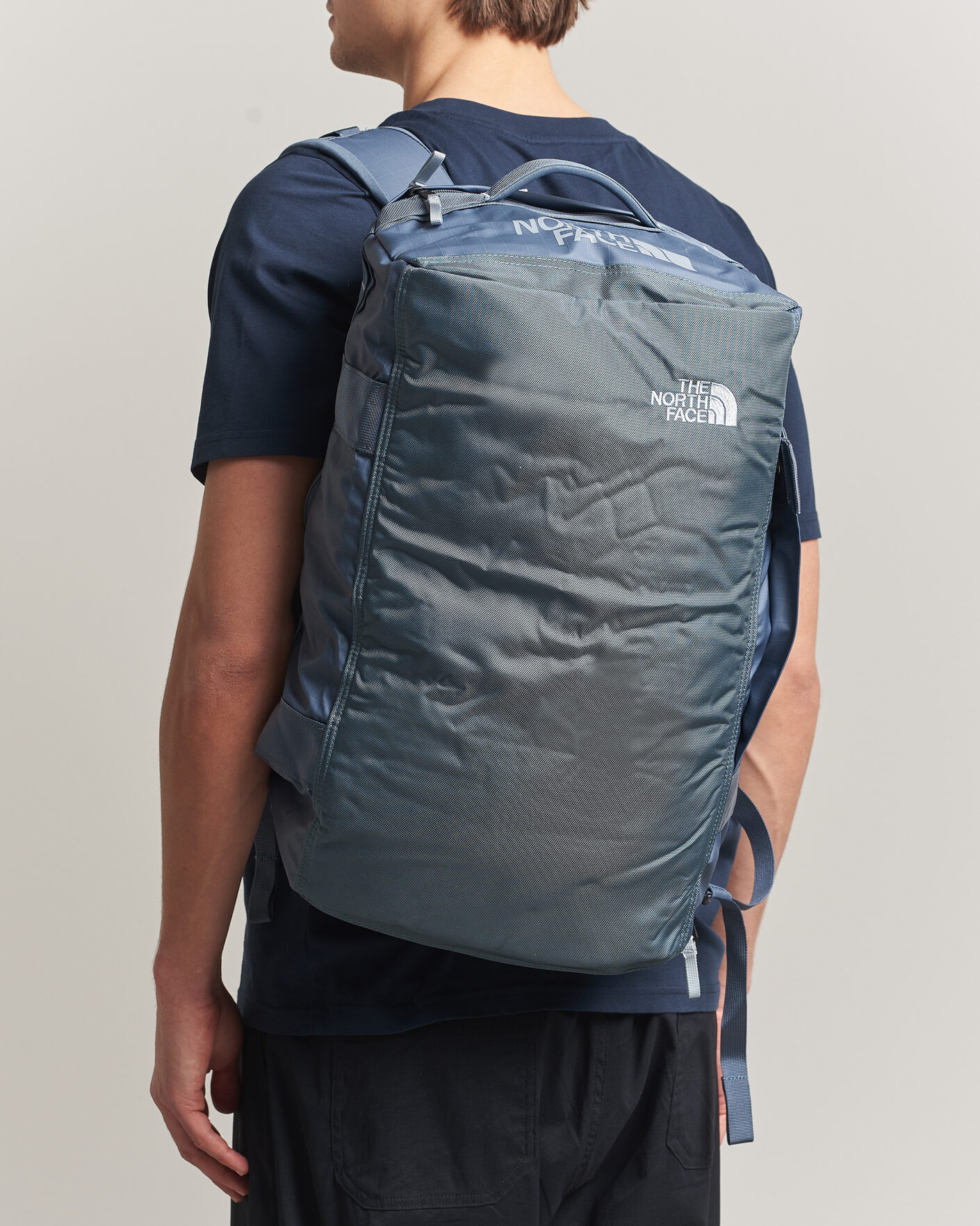Herr | Väskor | The North Face | Base Camp Voyager Duffel 32 Granite Grey