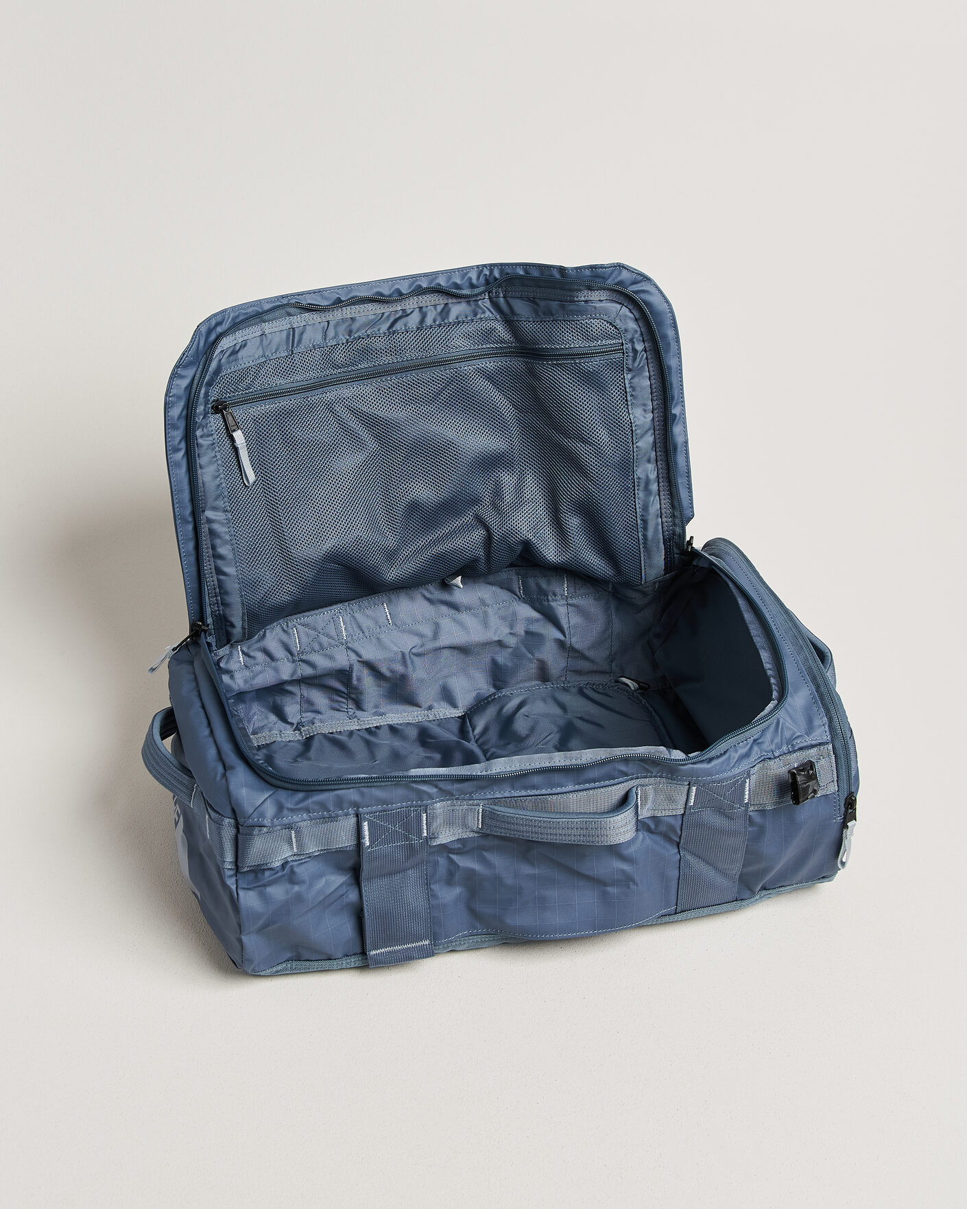 Herr | Väskor | The North Face | Base Camp Voyager Duffel 32 Granite Grey