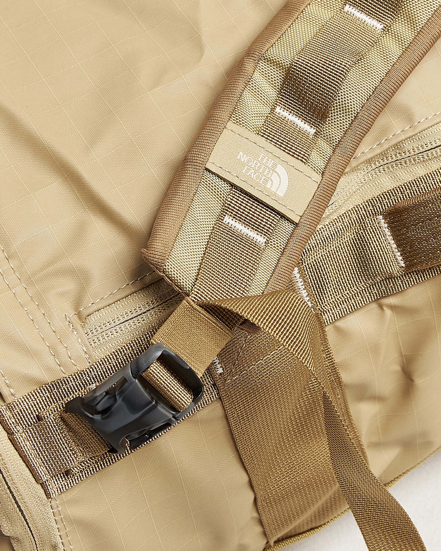 Herr | Väskor | The North Face | Base Camp Voyager Duffel 32 Khaki Stone