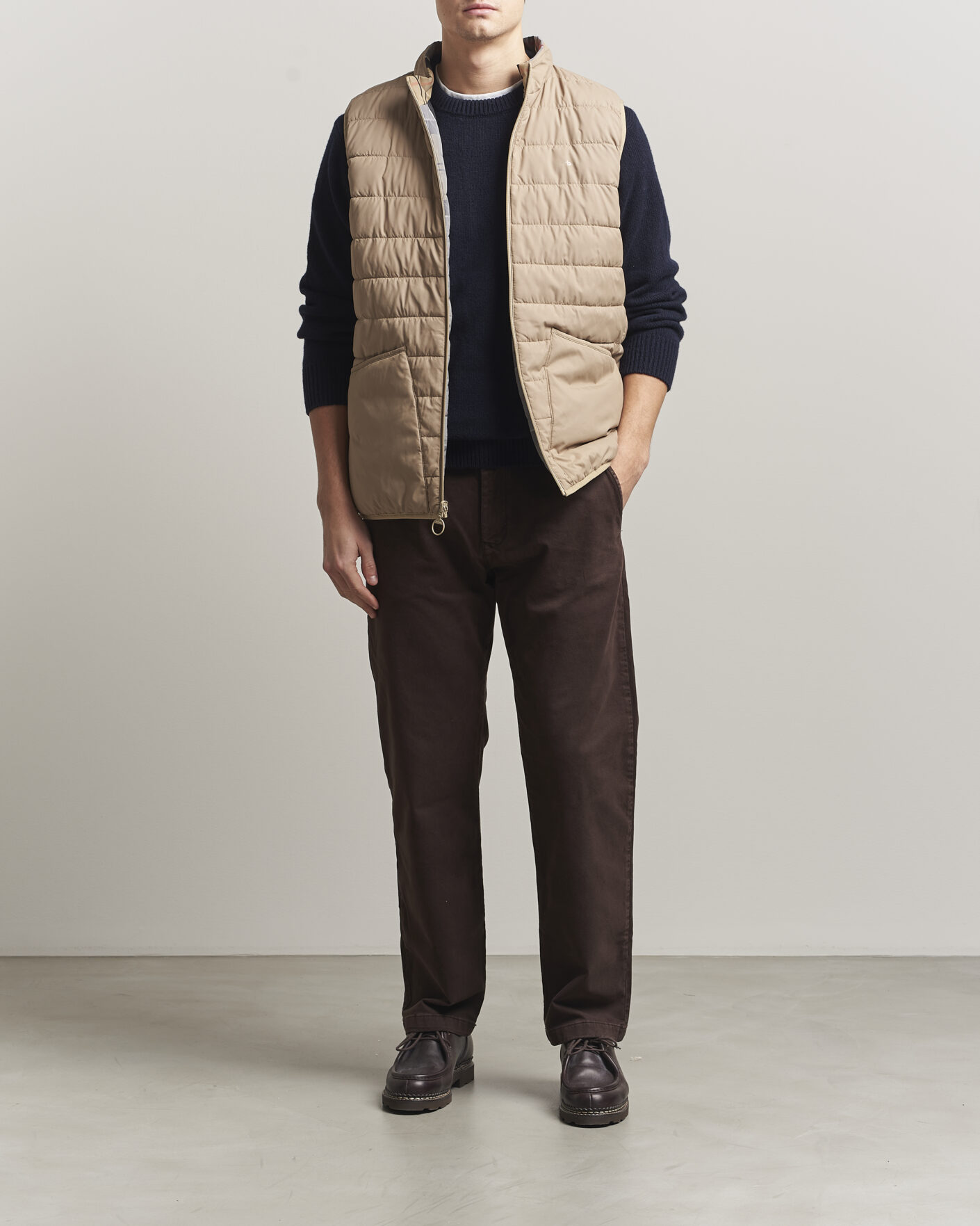 Herr | Västar | Barbour Lifestyle | Reversible Tartan Puffer Gilet Dress Tartan