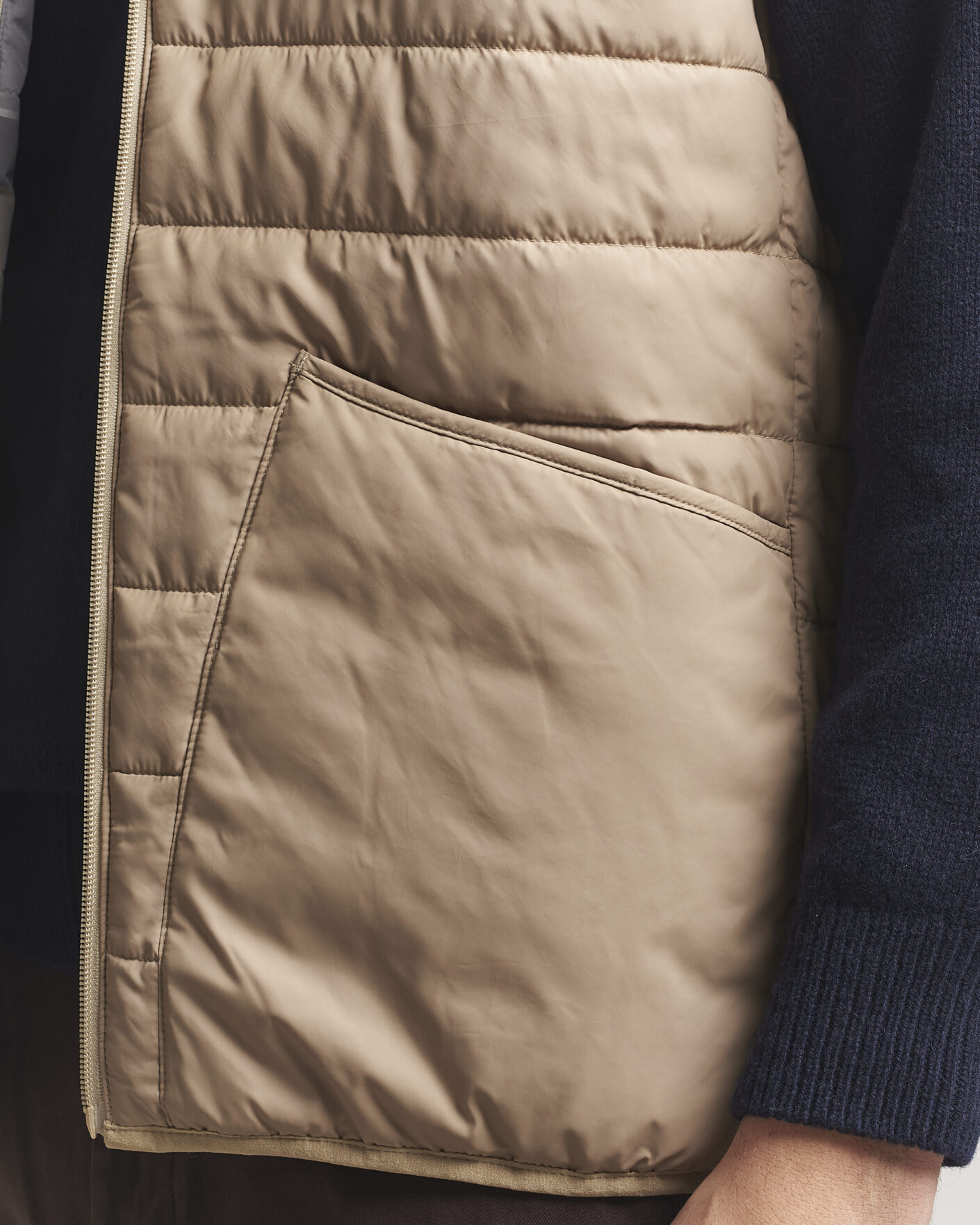 Herr | Västar | Barbour Lifestyle | Reversible Tartan Puffer Gilet Dress Tartan