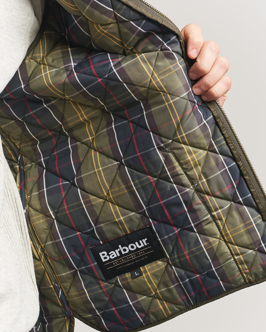 Herr | Västar | Barbour Lifestyle | Eaves Liner Olive