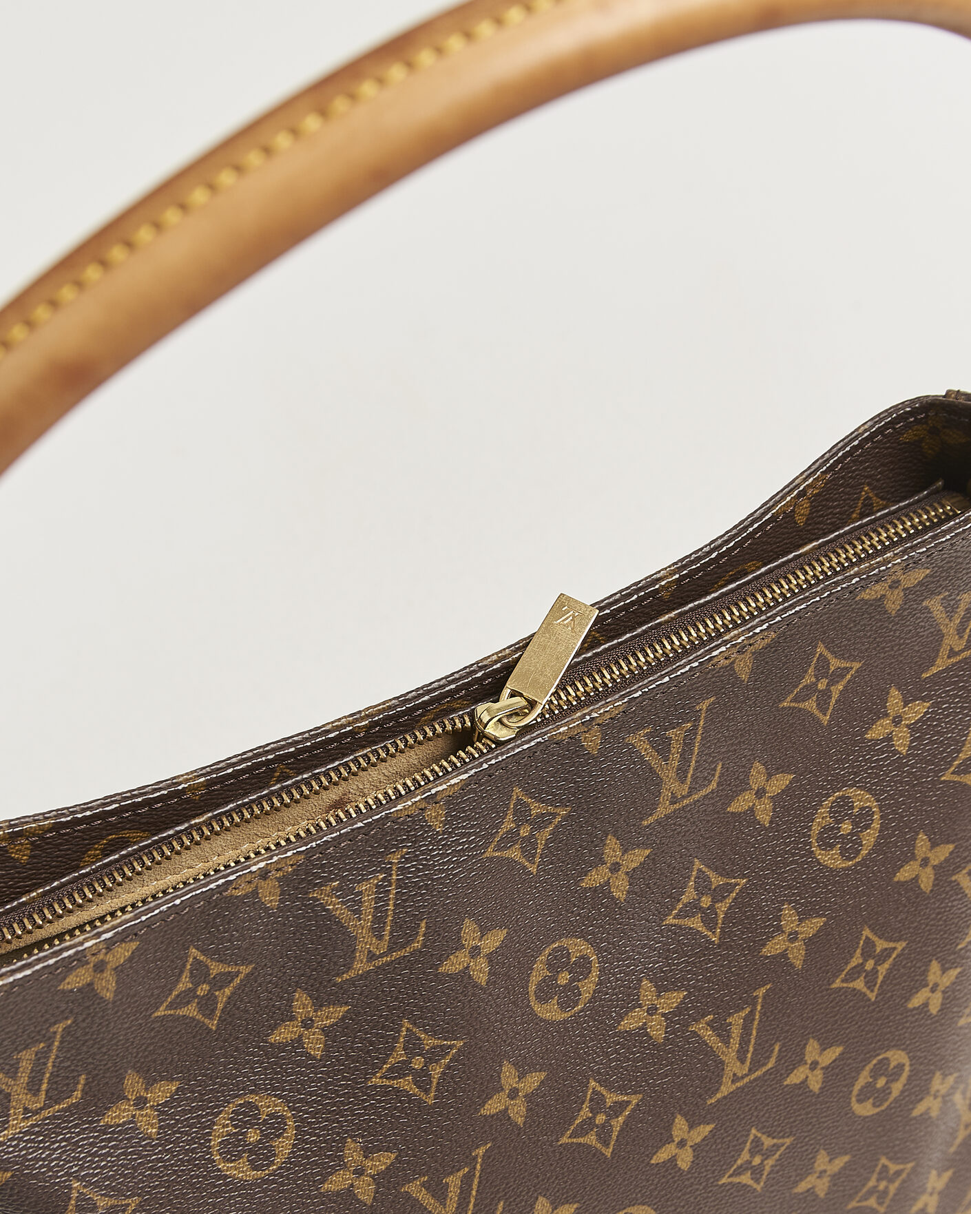 Herr | Pre-Owned & Vintage Bags | Louis Vuitton Pre-Owned | Looping Handbag GM Monogram