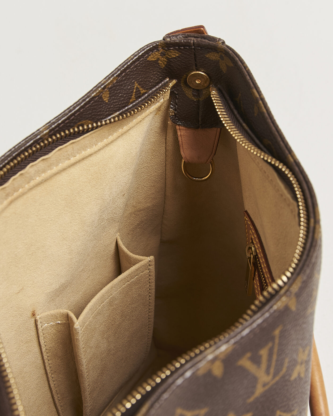 Herr | Pre-Owned & Vintage Bags | Louis Vuitton Pre-Owned | Looping Handbag GM Monogram