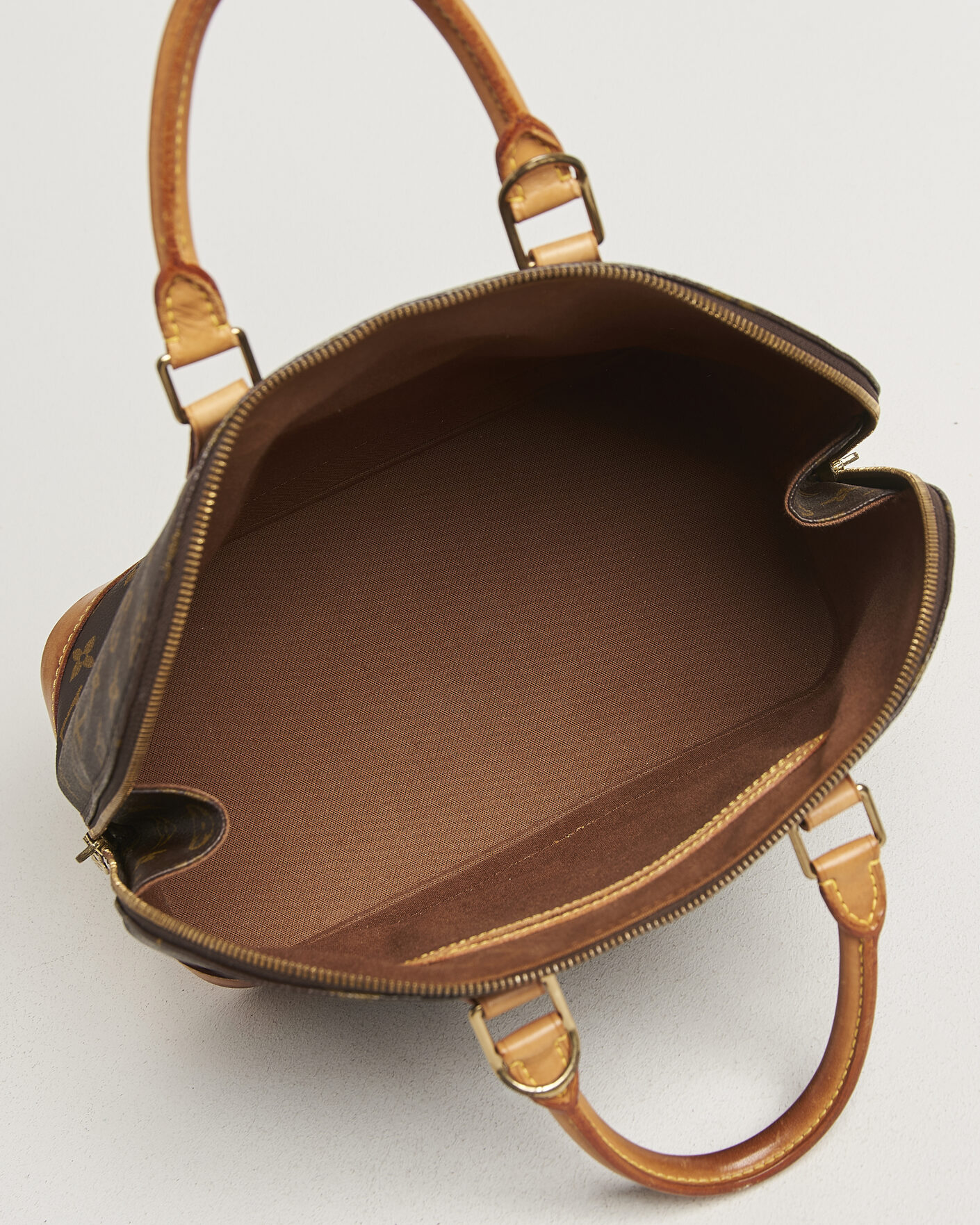 Herr | Pre-Owned & Vintage Bags | Louis Vuitton Pre-Owned | Alma Bag PM Monogram