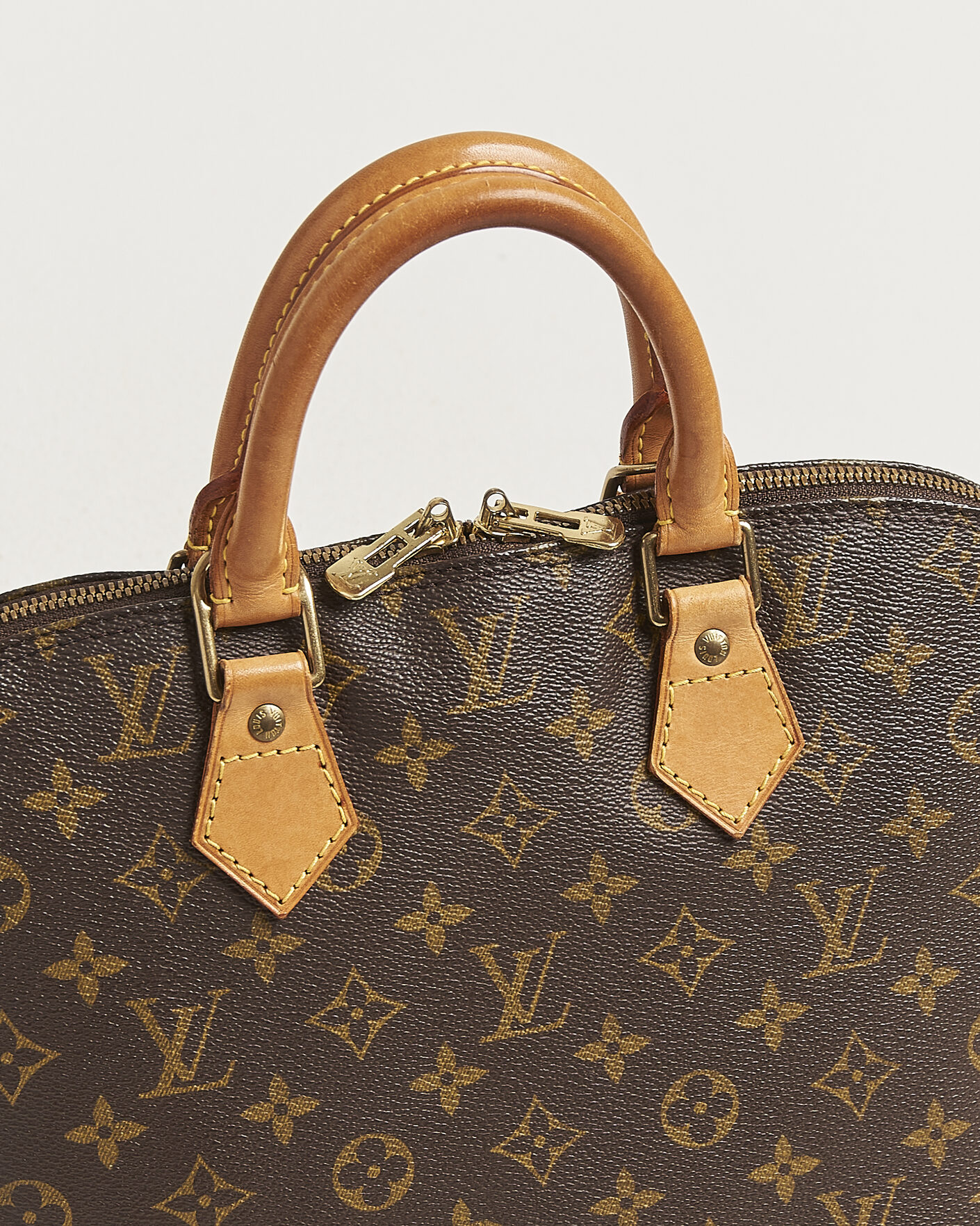 Herr | Pre-Owned & Vintage Bags | Louis Vuitton Pre-Owned | Alma Bag PM Monogram