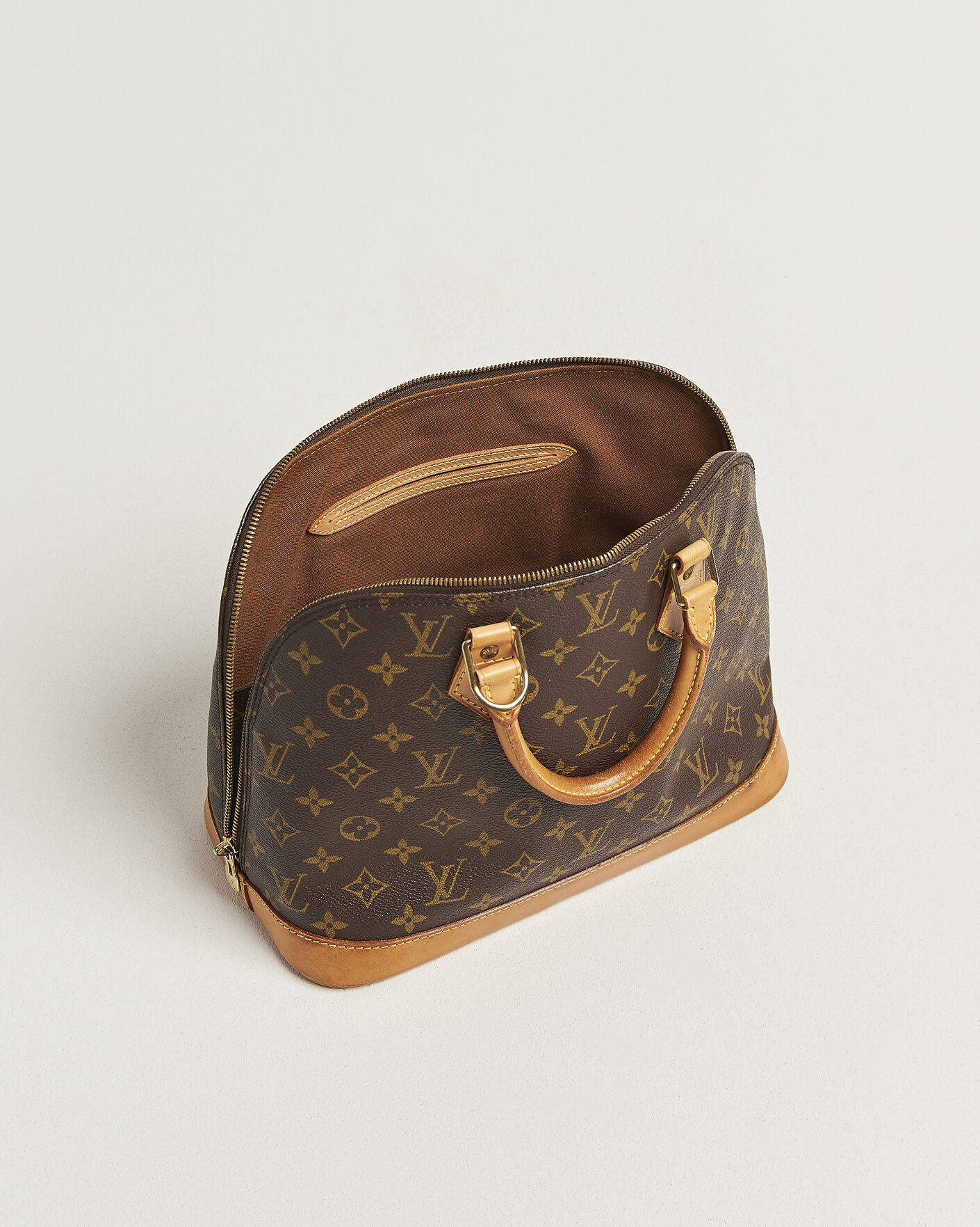 Herr | Pre-Owned & Vintage Bags | Louis Vuitton Pre-Owned | Alma Bag PM Monogram