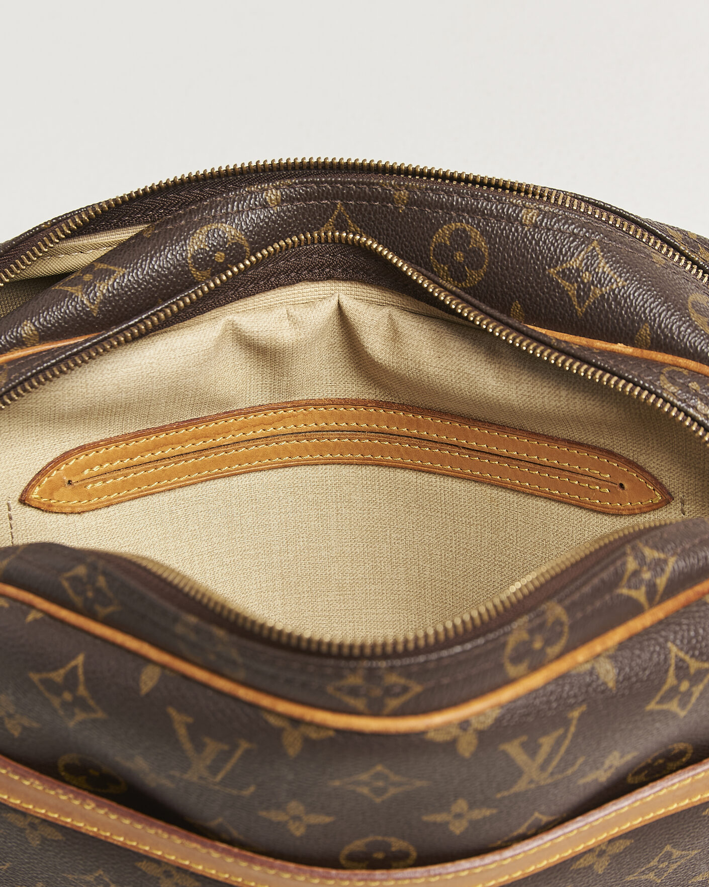 Herr | Pre-Owned & Vintage Bags | Louis Vuitton Pre-Owned | Reporter Bag PM Monogram