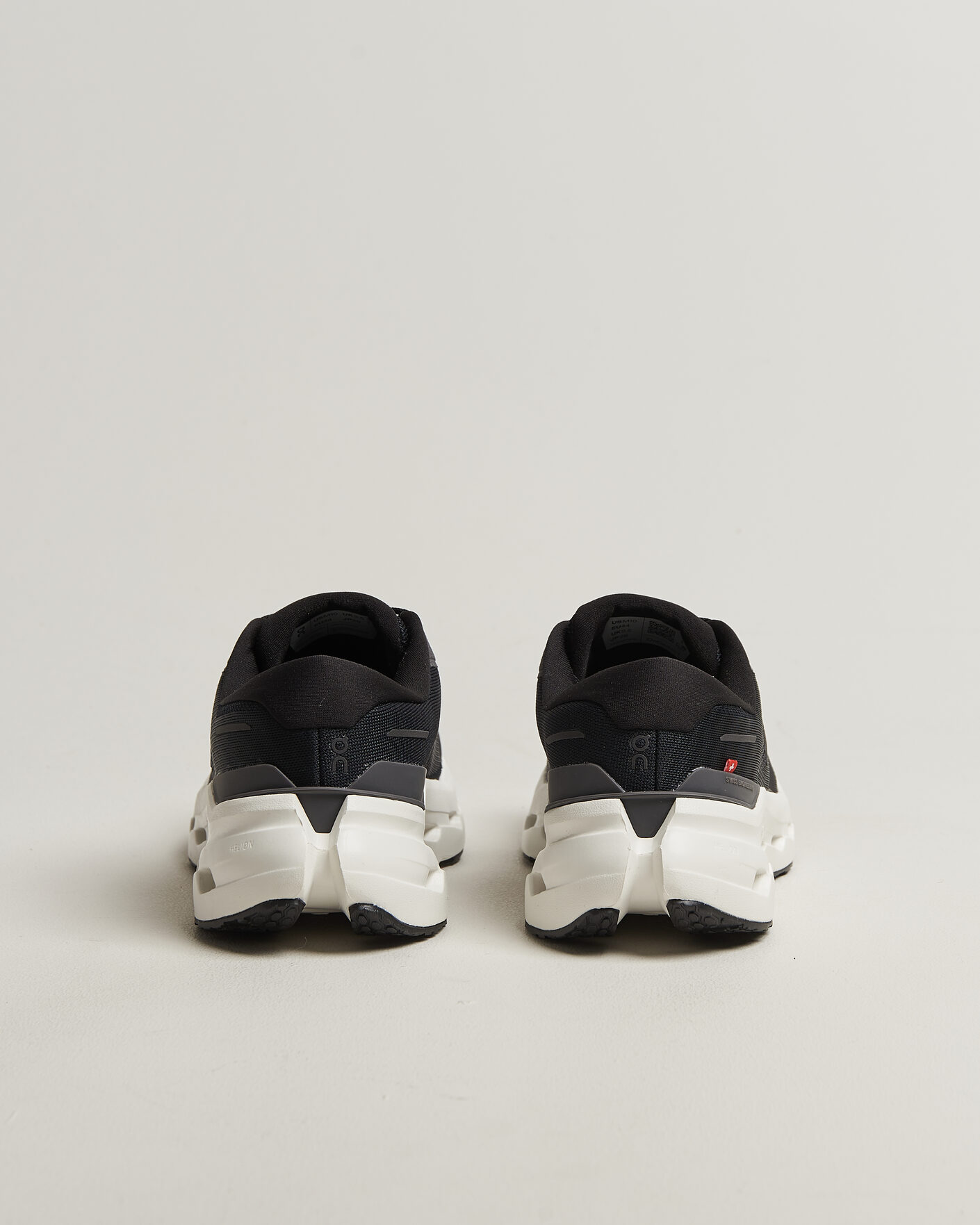 Herr | Löparskor | On | Cloudrunner 3 Black/Ivory