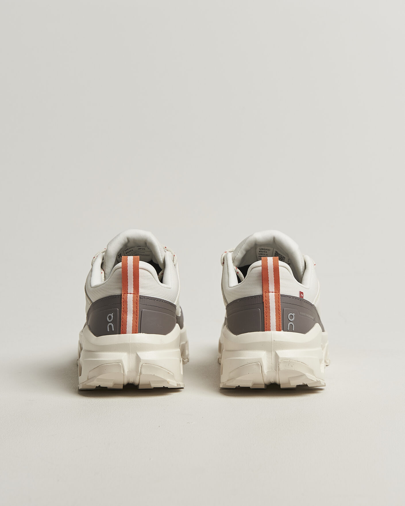 Herr | Trail Sneakers | On | Cloudrock Low Waterproof Ivory/Ivory