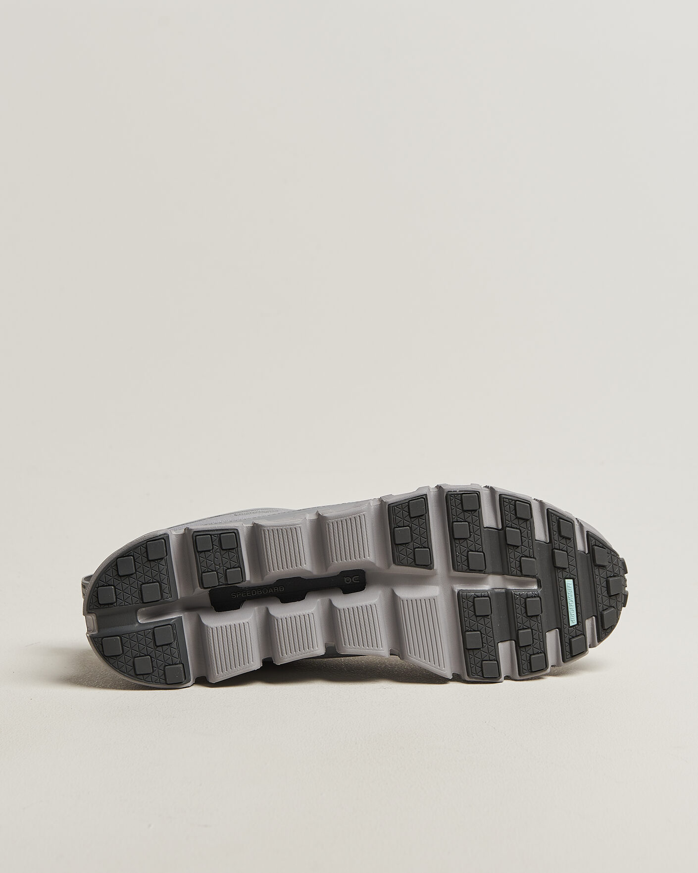 Herr | Trail Sneakers | On | Cloud 6 Geo Waterproof Alloy/Alloy