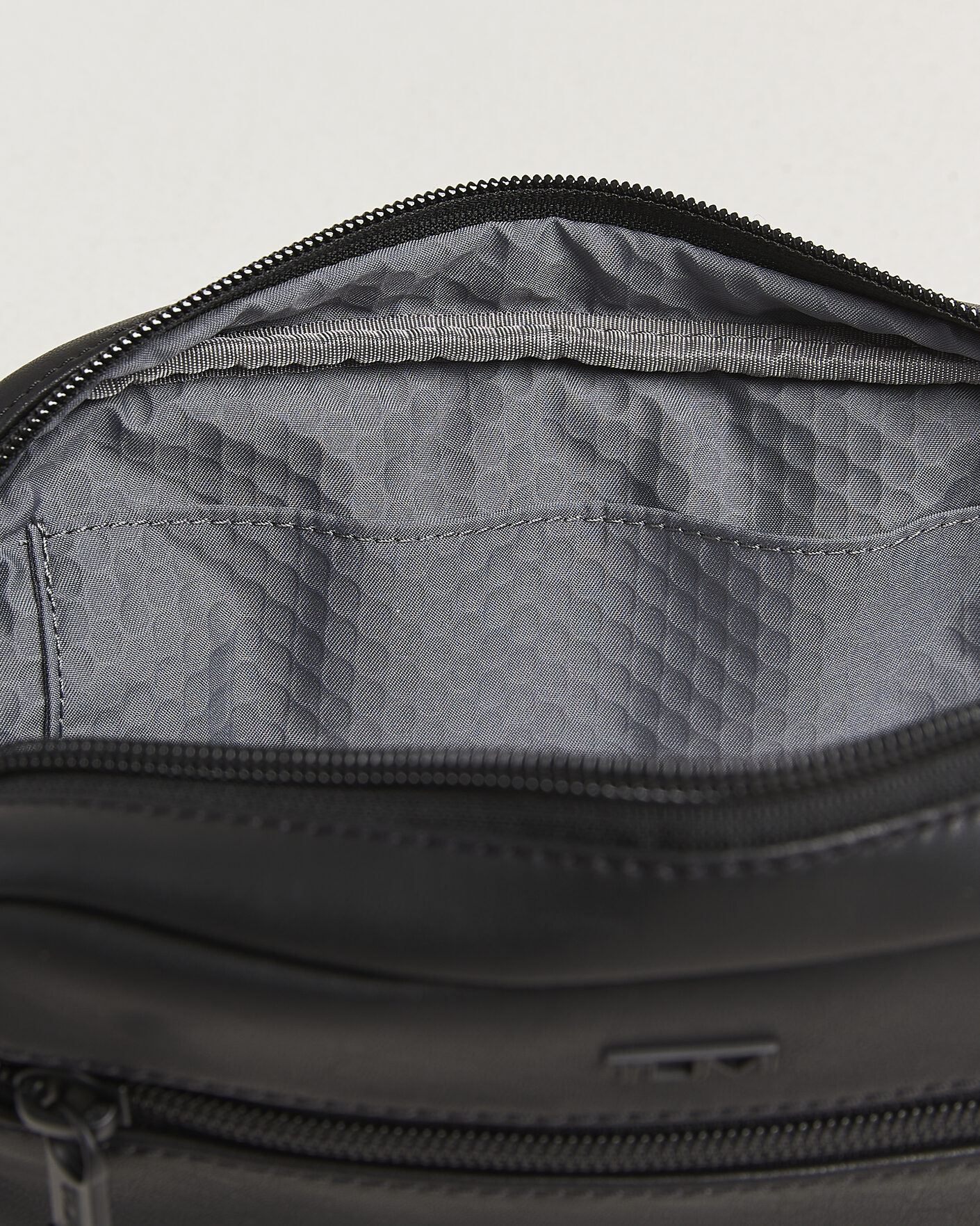 Herr | Väskor | TUMI | Leather Zip-Around Case Black