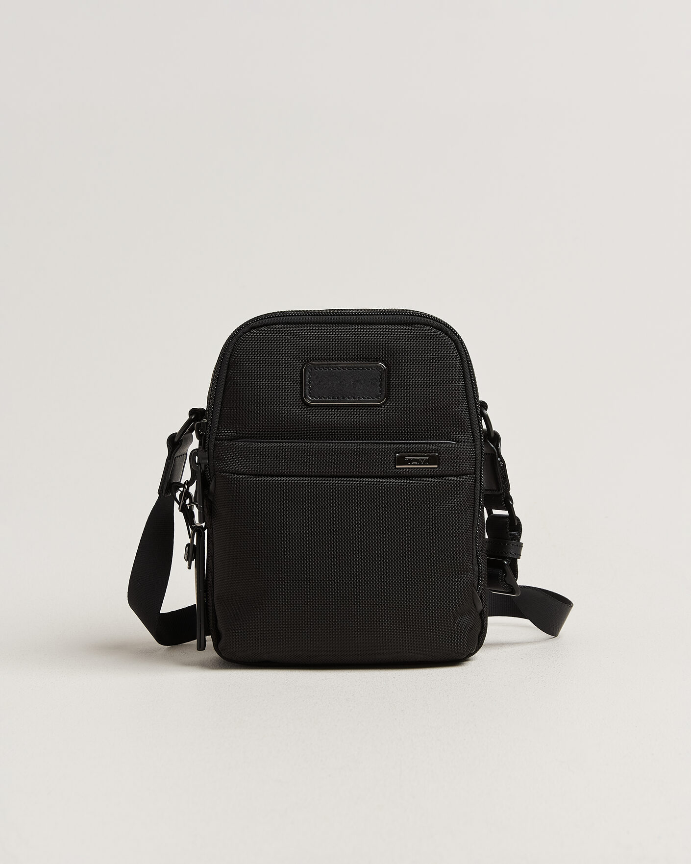 Herr | Väskor | TUMI | Alpha 4 Small Crossbody Bag Black