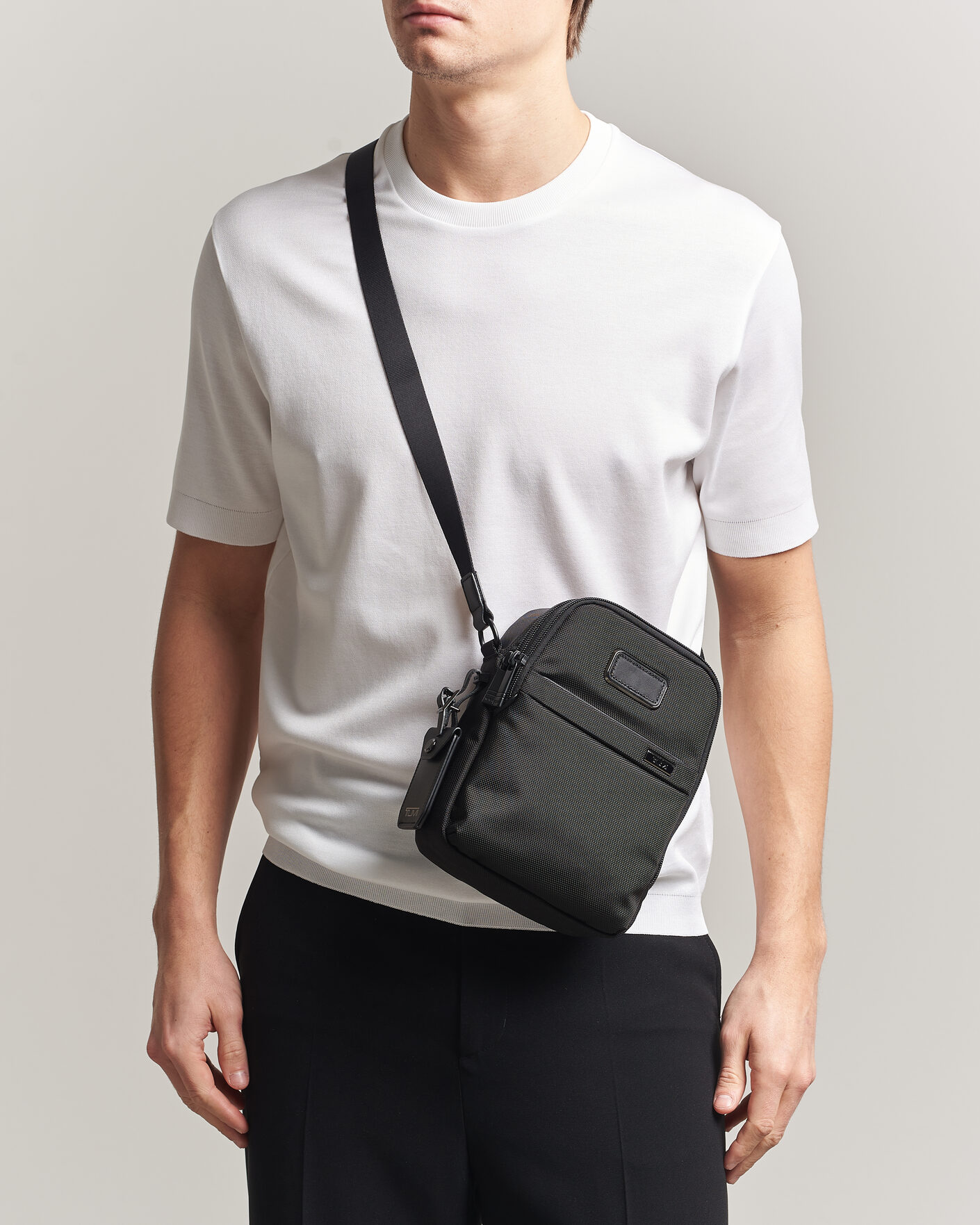 Herr | Väskor | TUMI | Alpha 4 Small Crossbody Bag Black
