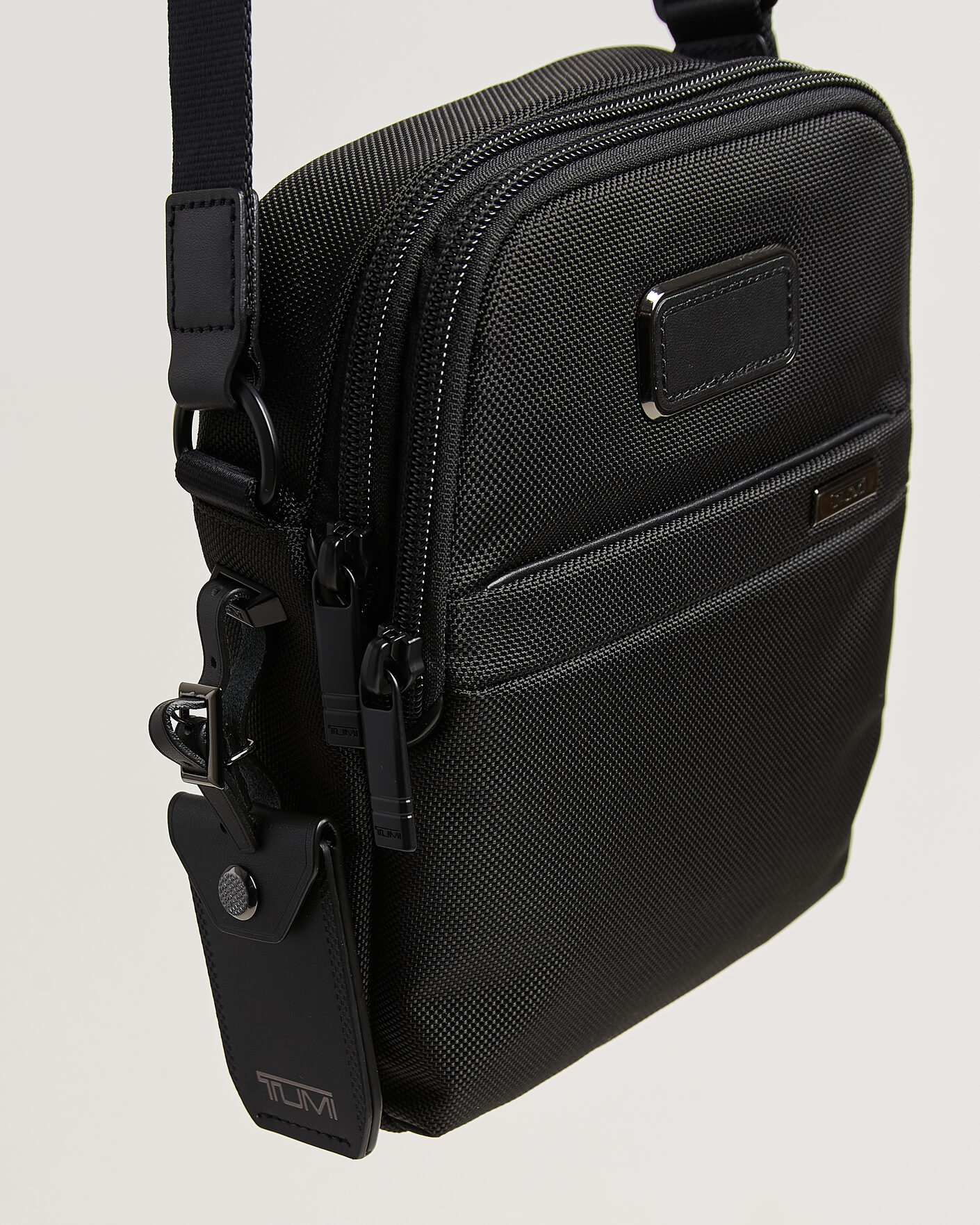 Herr | Väskor | TUMI | Alpha 4 Small Crossbody Bag Black