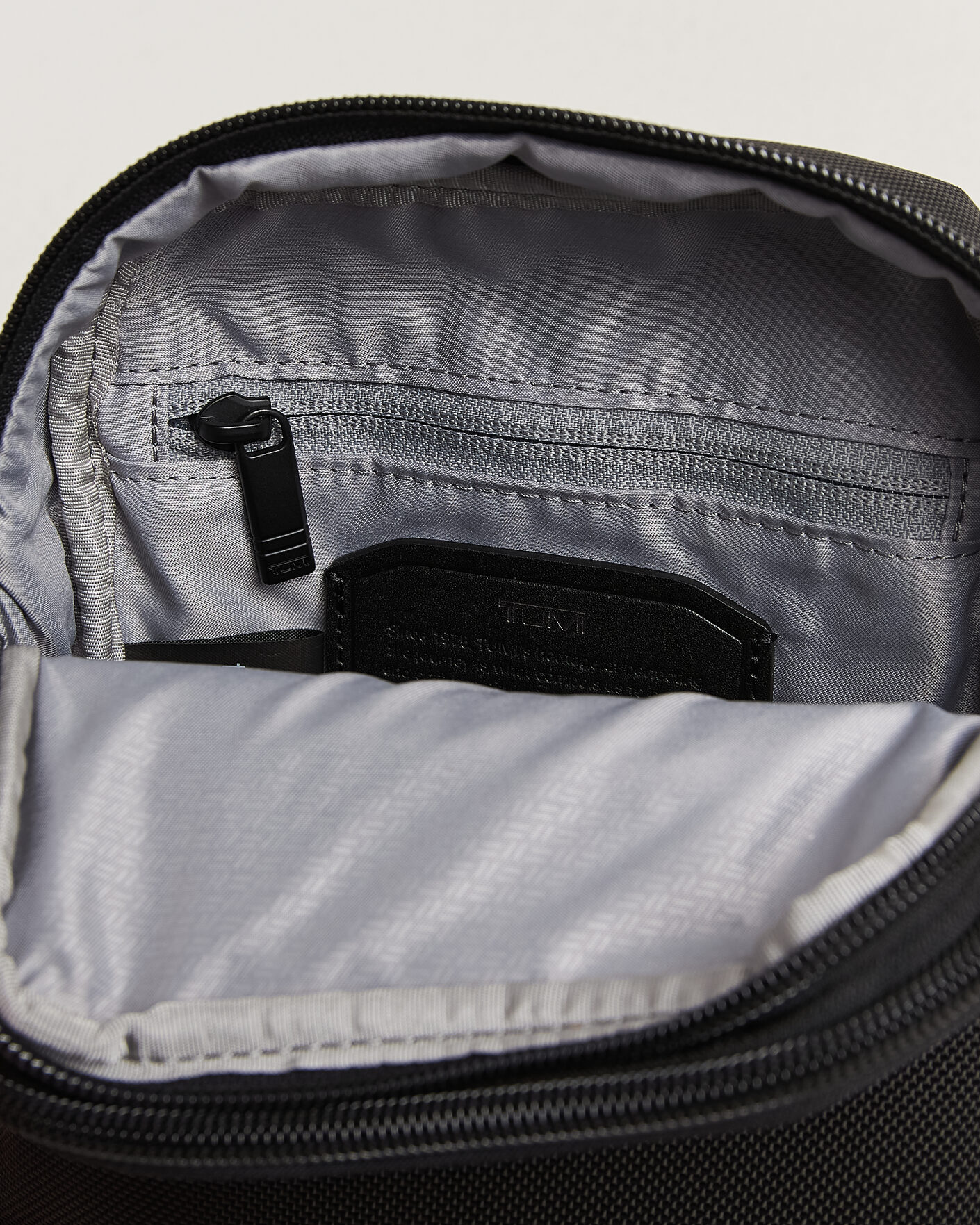 Herr | Väskor | TUMI | Alpha 4 Small Crossbody Bag Black