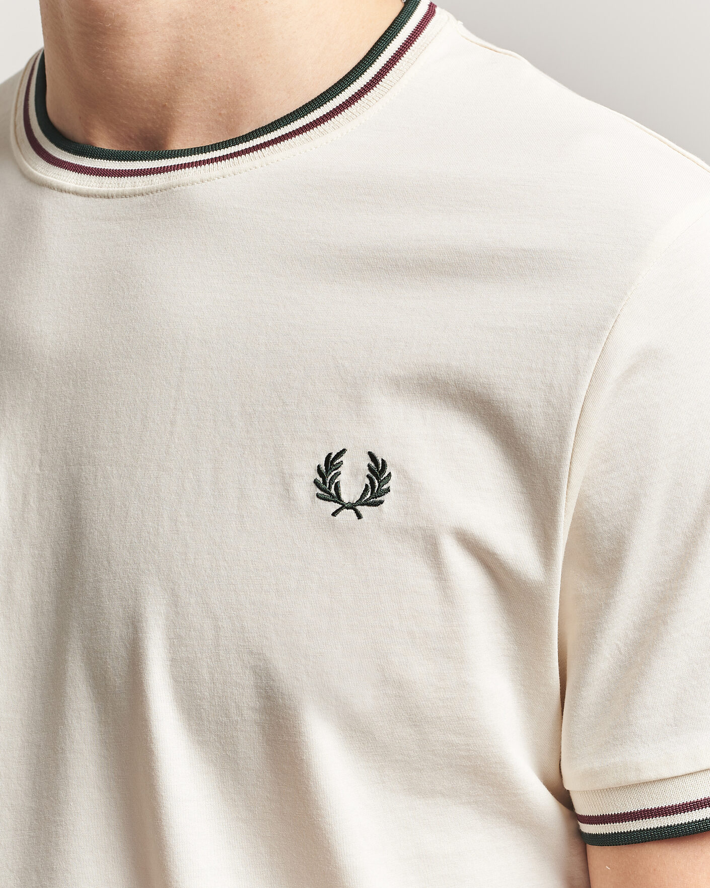 Herr | T-Shirts | Fred Perry | Twin Tipped T-Shirt Ecru