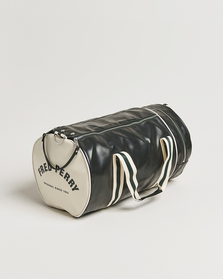 Herr | Väskor | Fred Perry | Classic Barrel Bag Grassroots Green/Ecru