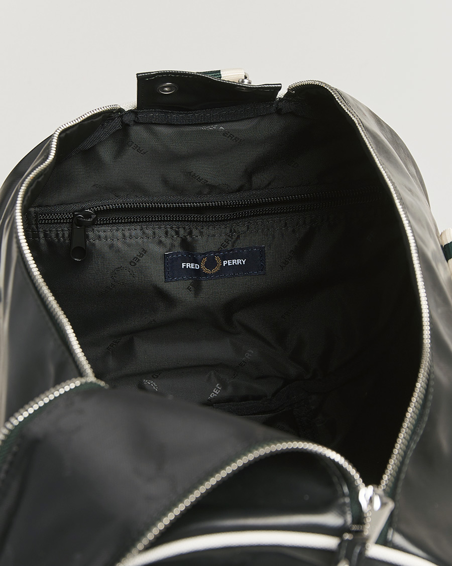 Herr | Väskor | Fred Perry | Classic Barrel Bag Grassroots Green/Ecru