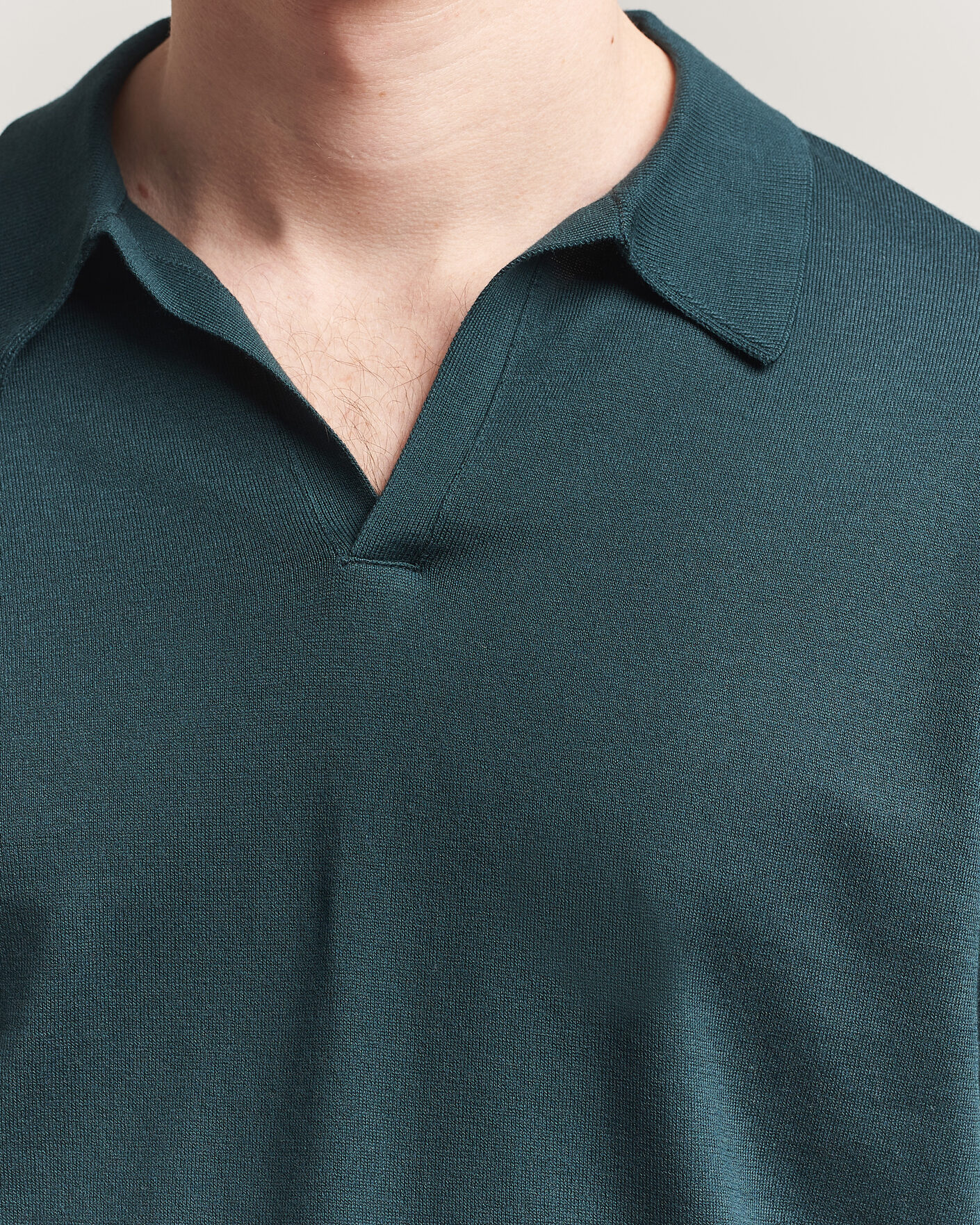 Herr | Pikéer | John Smedley | Noah Open Collar Sea Island Polo Rainforest