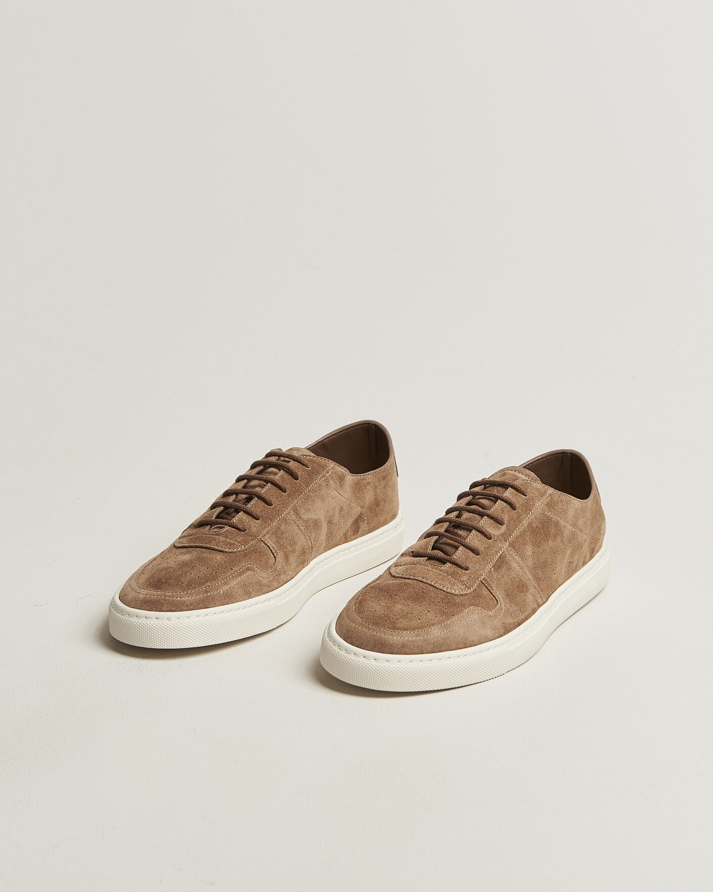 Herr | Sneakers | Common Projects | BBall Slim Deconstructed Suede Sneaker Taupe