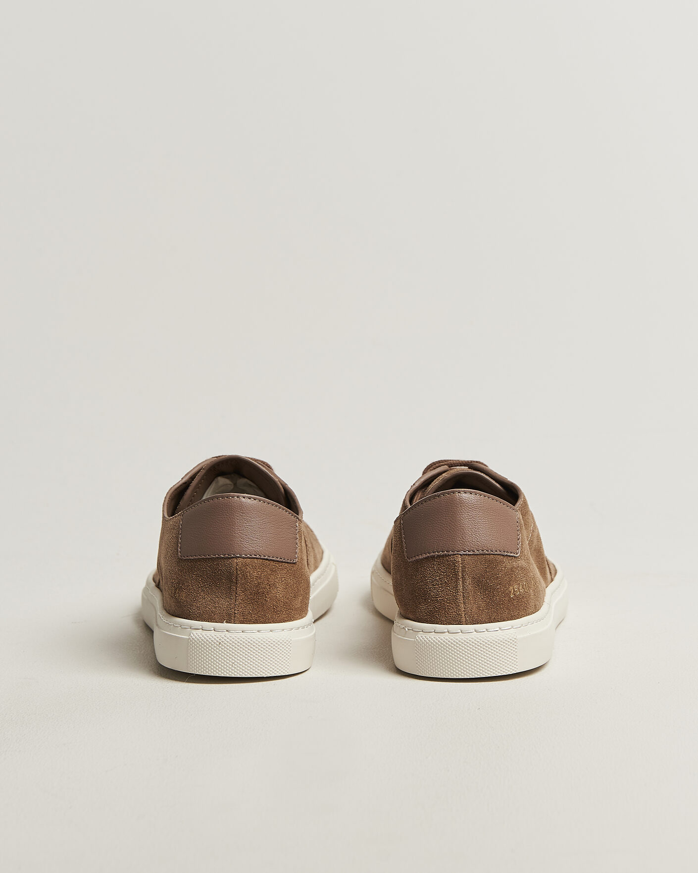 Herr | Sneakers | Common Projects | BBall Slim Deconstructed Suede Sneaker Taupe