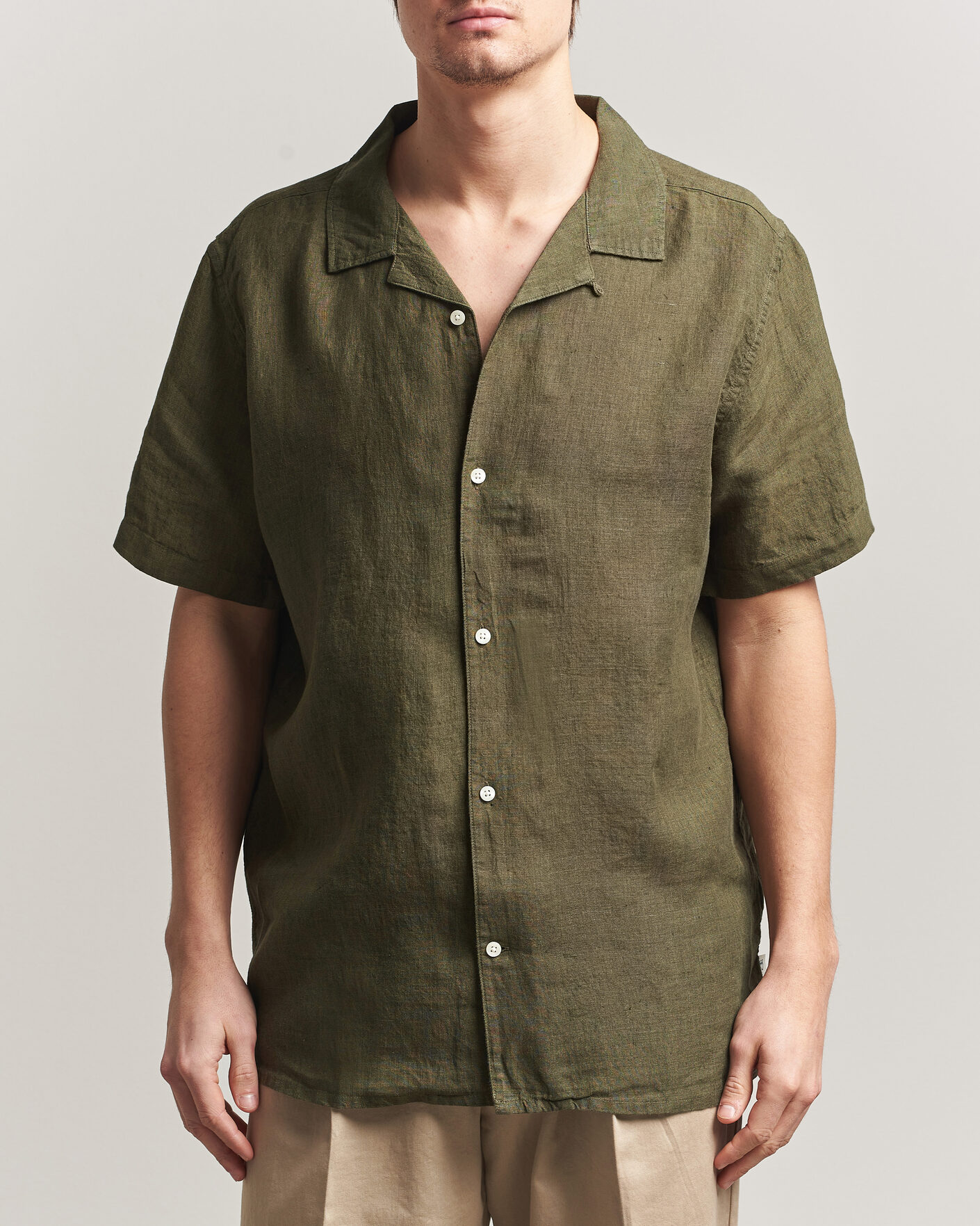 Herr | Skjortor | KnowledgeCotton Apparel | Short Sleeve Linen Resort Shirt Burnt Olive