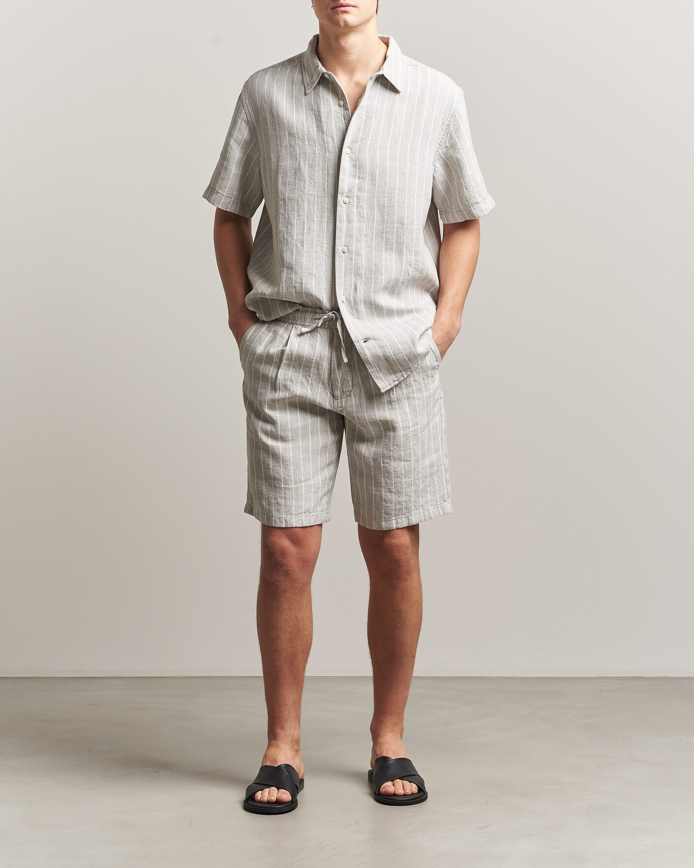 Herr | Shorts | KnowledgeCotton Apparel | Striped Loose Linen Shorts Grey