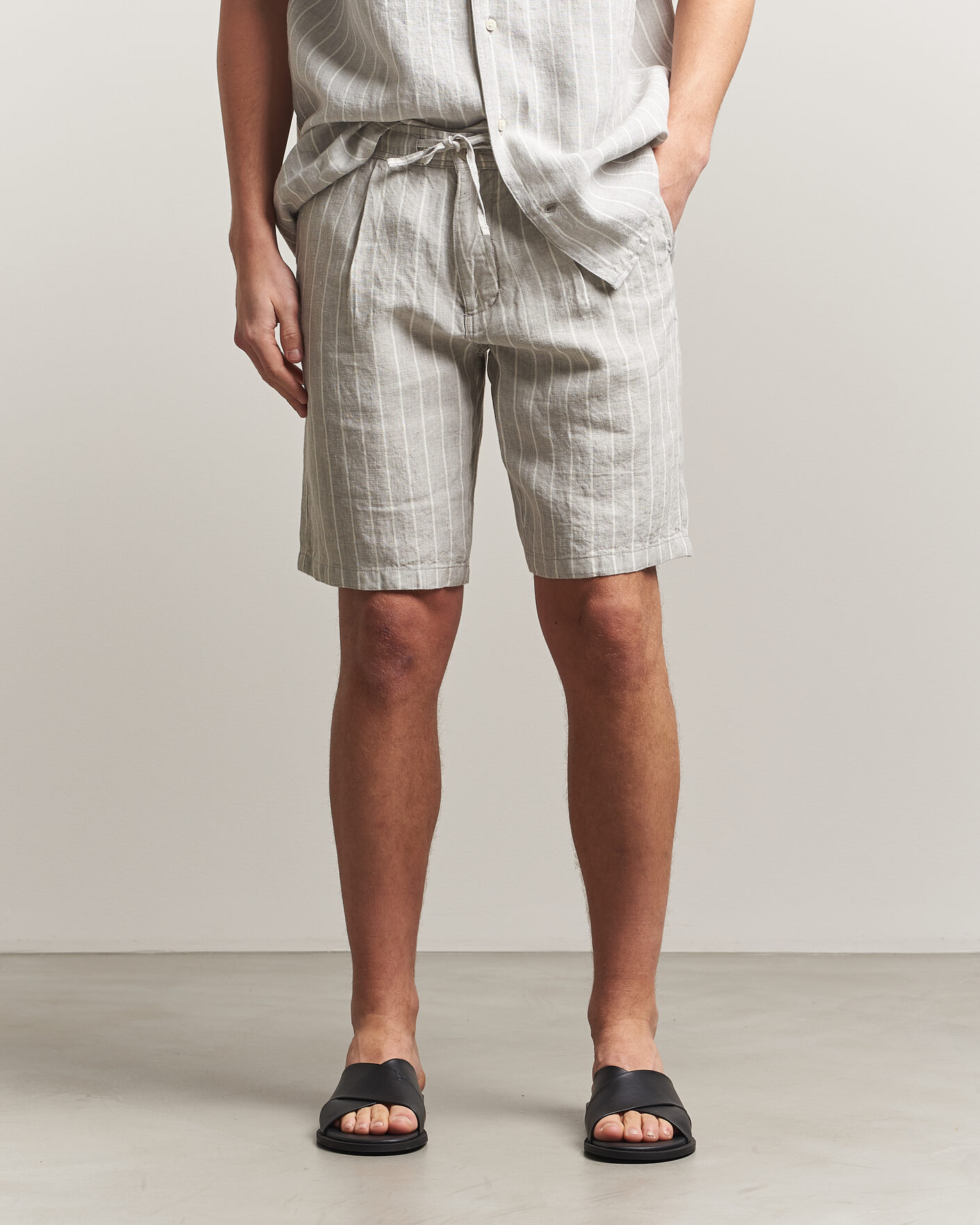 Herr | Shorts | KnowledgeCotton Apparel | Striped Loose Linen Shorts Grey