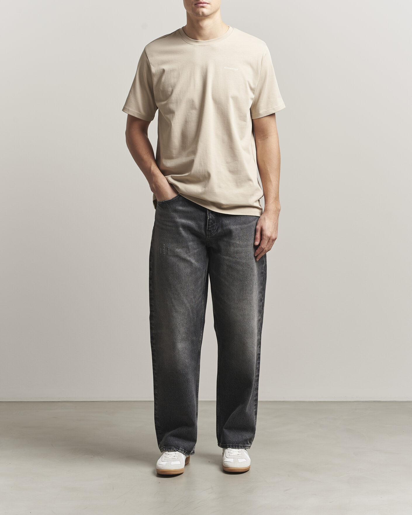 Herr | T-Shirts | KnowledgeCotton Apparel | Back Print T-Shirt Light Feather Grey