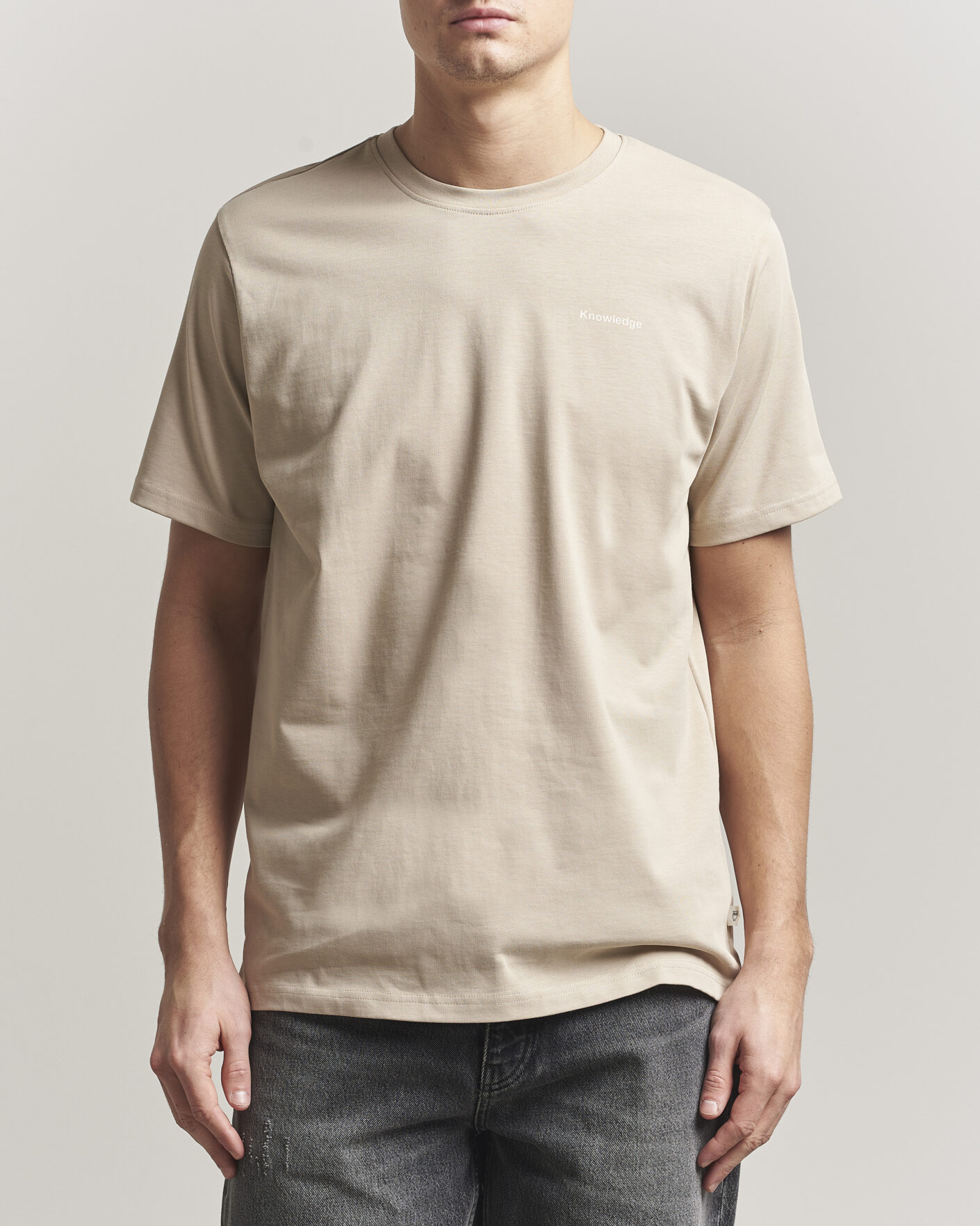 Herr | T-Shirts | KnowledgeCotton Apparel | Back Print T-Shirt Light Feather Grey