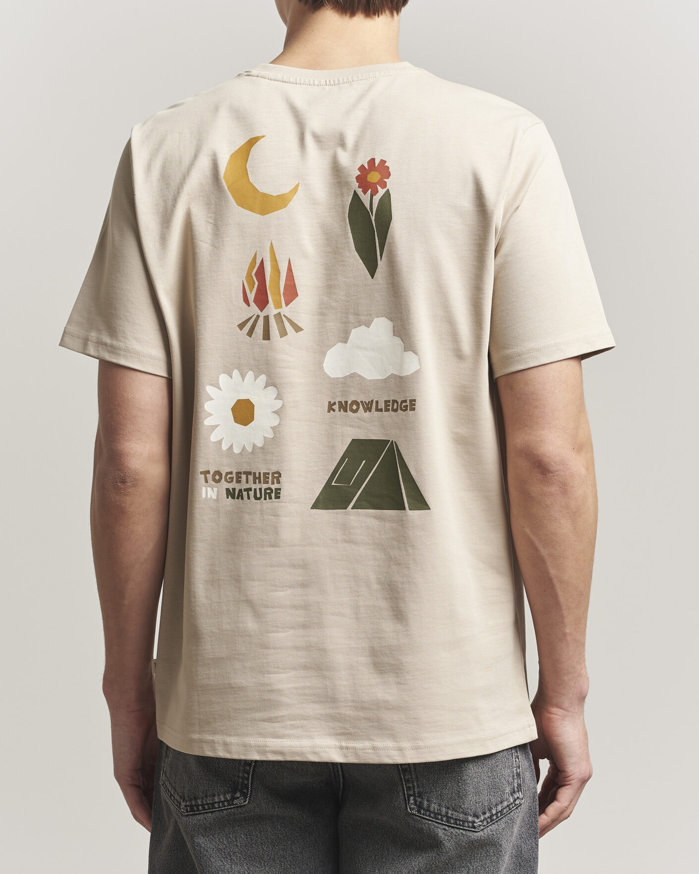 Herr | T-Shirts | KnowledgeCotton Apparel | Back Print T-Shirt Light Feather Grey