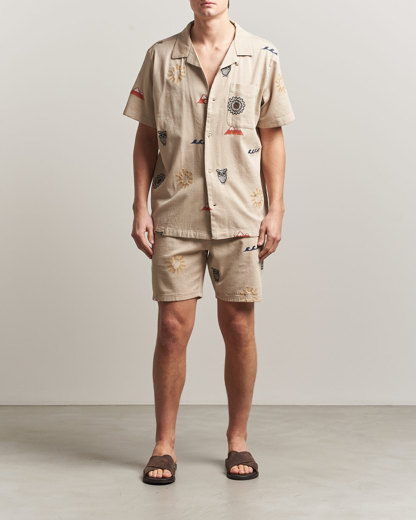 Herr | Shorts | KnowledgeCotton Apparel | Loose Embroidery Shorts Light Feather Grey