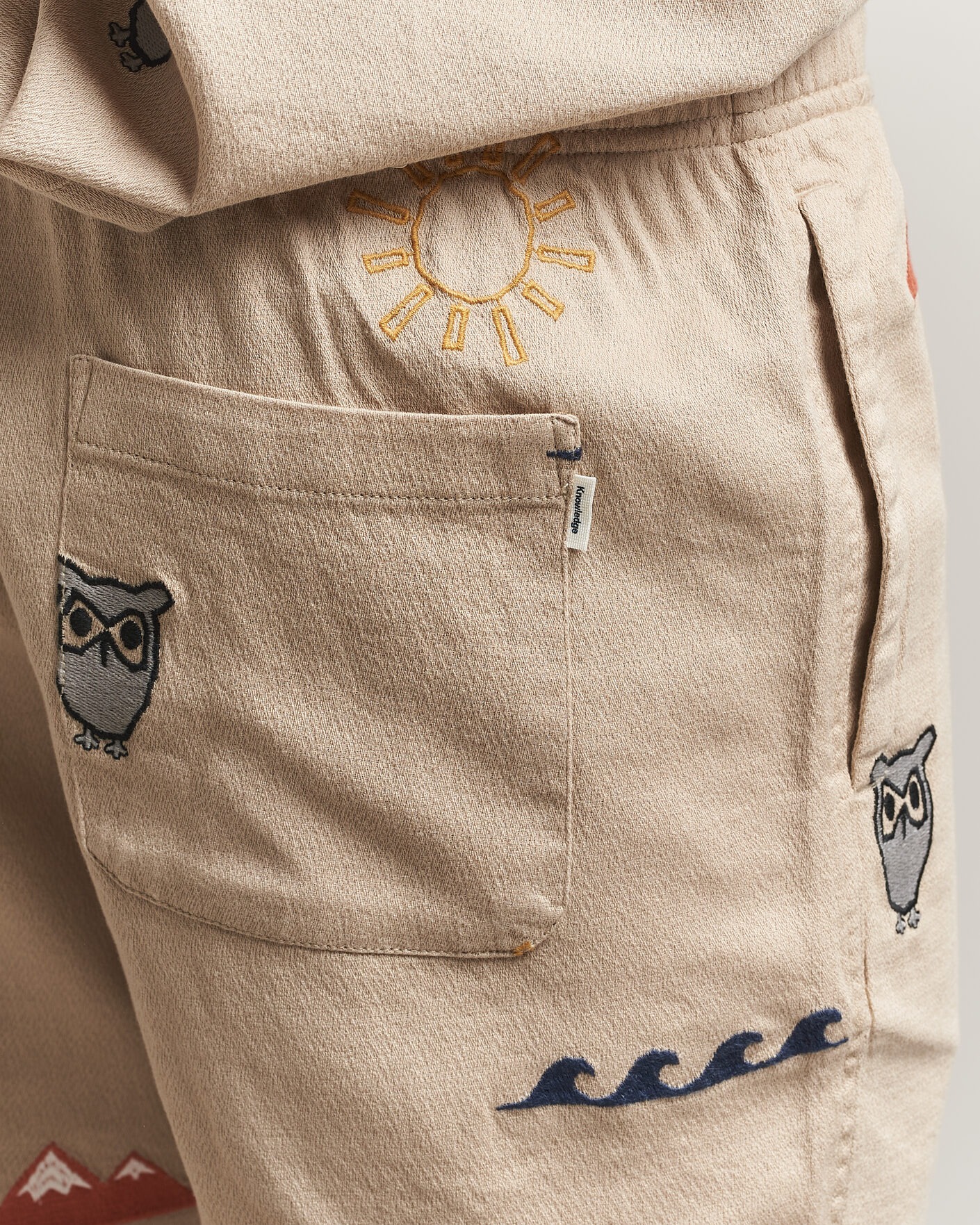 Herr | Shorts | KnowledgeCotton Apparel | Loose Embroidery Shorts Light Feather Grey