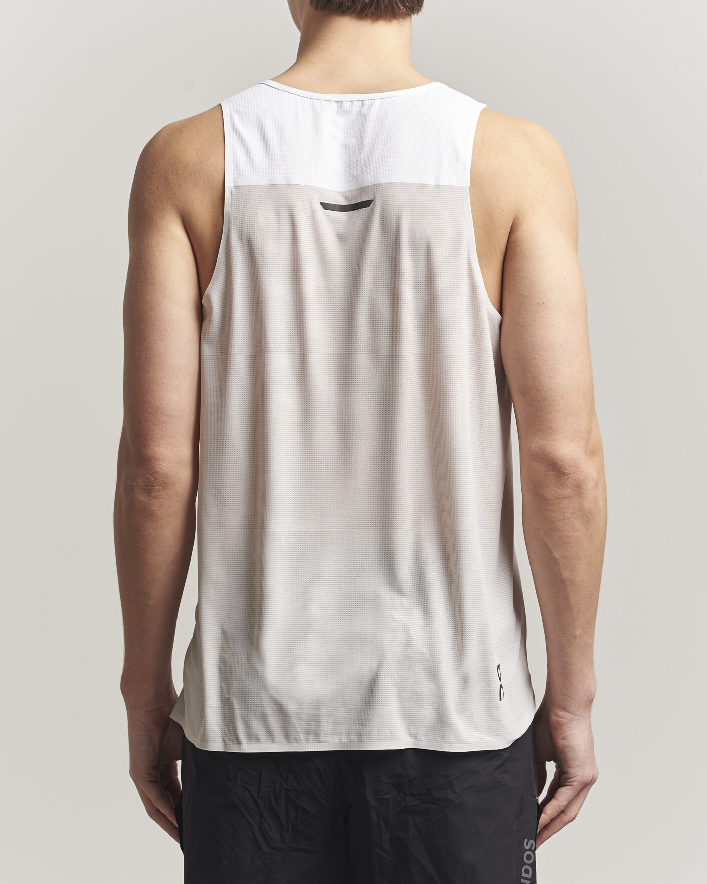 Herr | T-Shirts | On | Performance Tank White/Silver