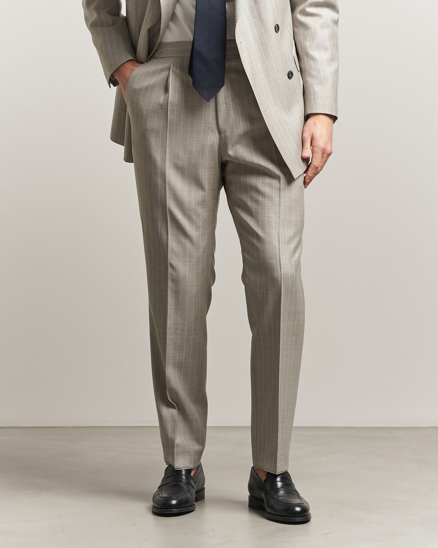 Herr | Byxor | Oscar Jacobson | Delon Striped Wool Trousers Beige
