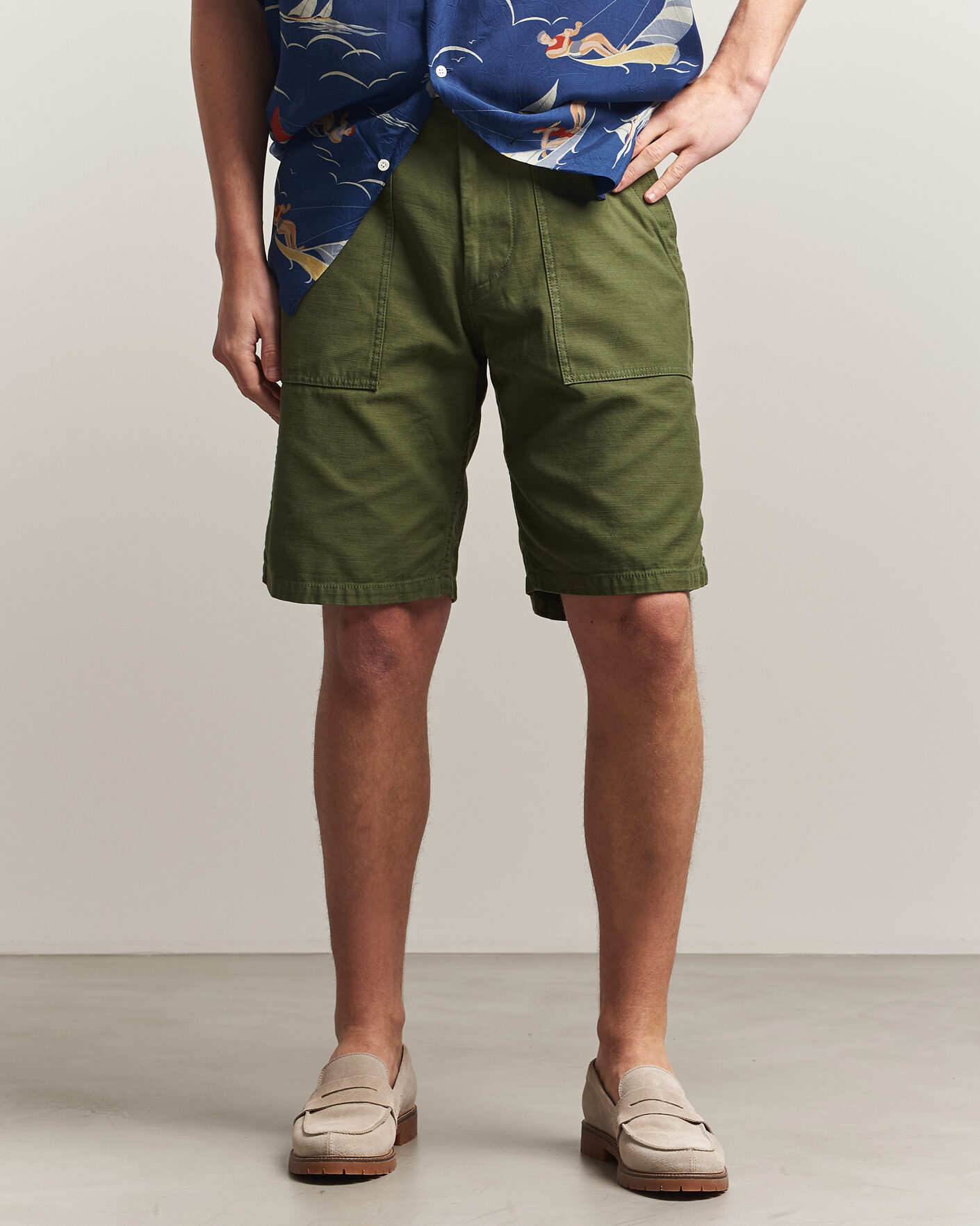 Herr | Shorts | BEAMS PLUS | MIL Utility Sateen Shorts Olive