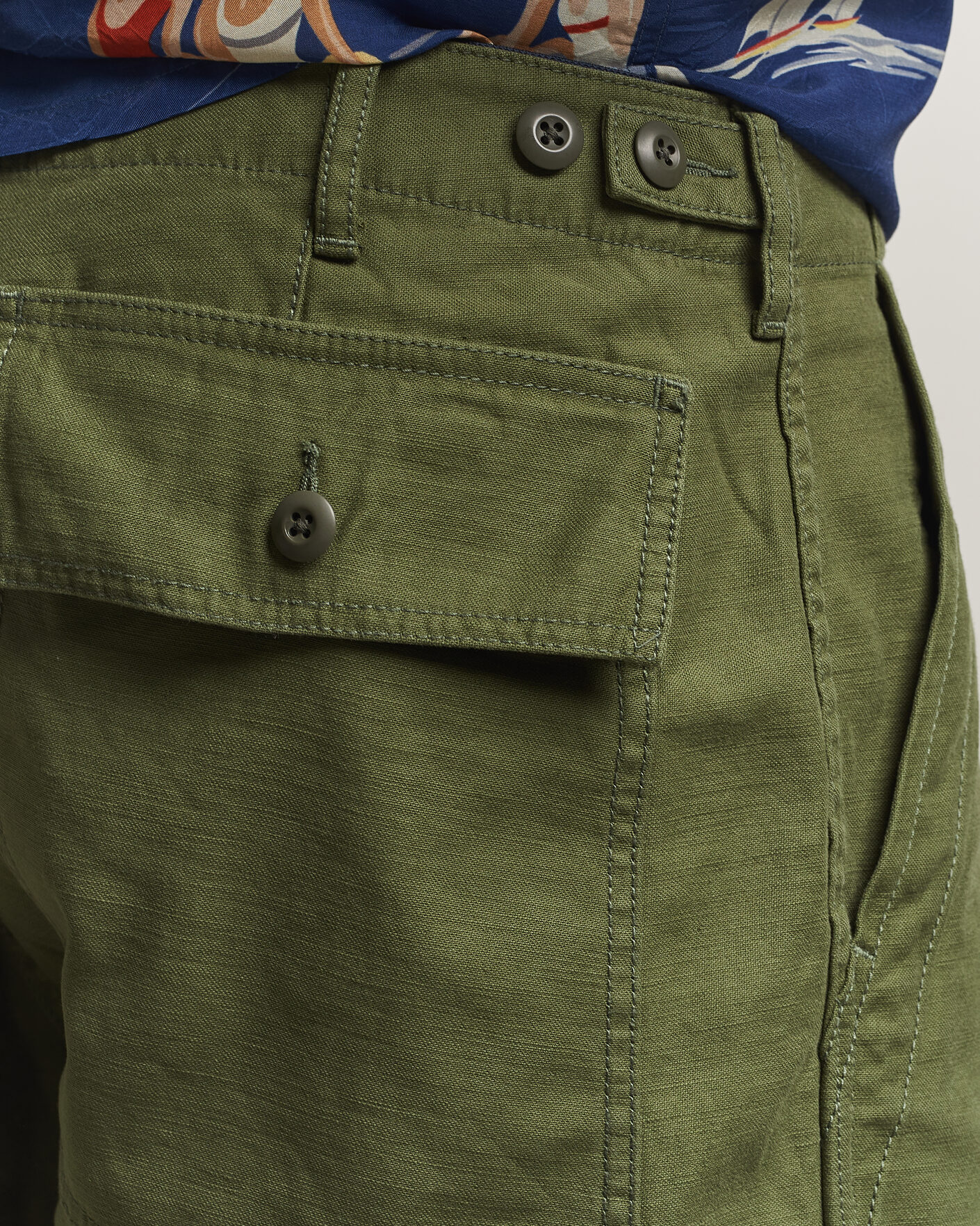 Herr | Shorts | BEAMS PLUS | MIL Utility Sateen Shorts Olive