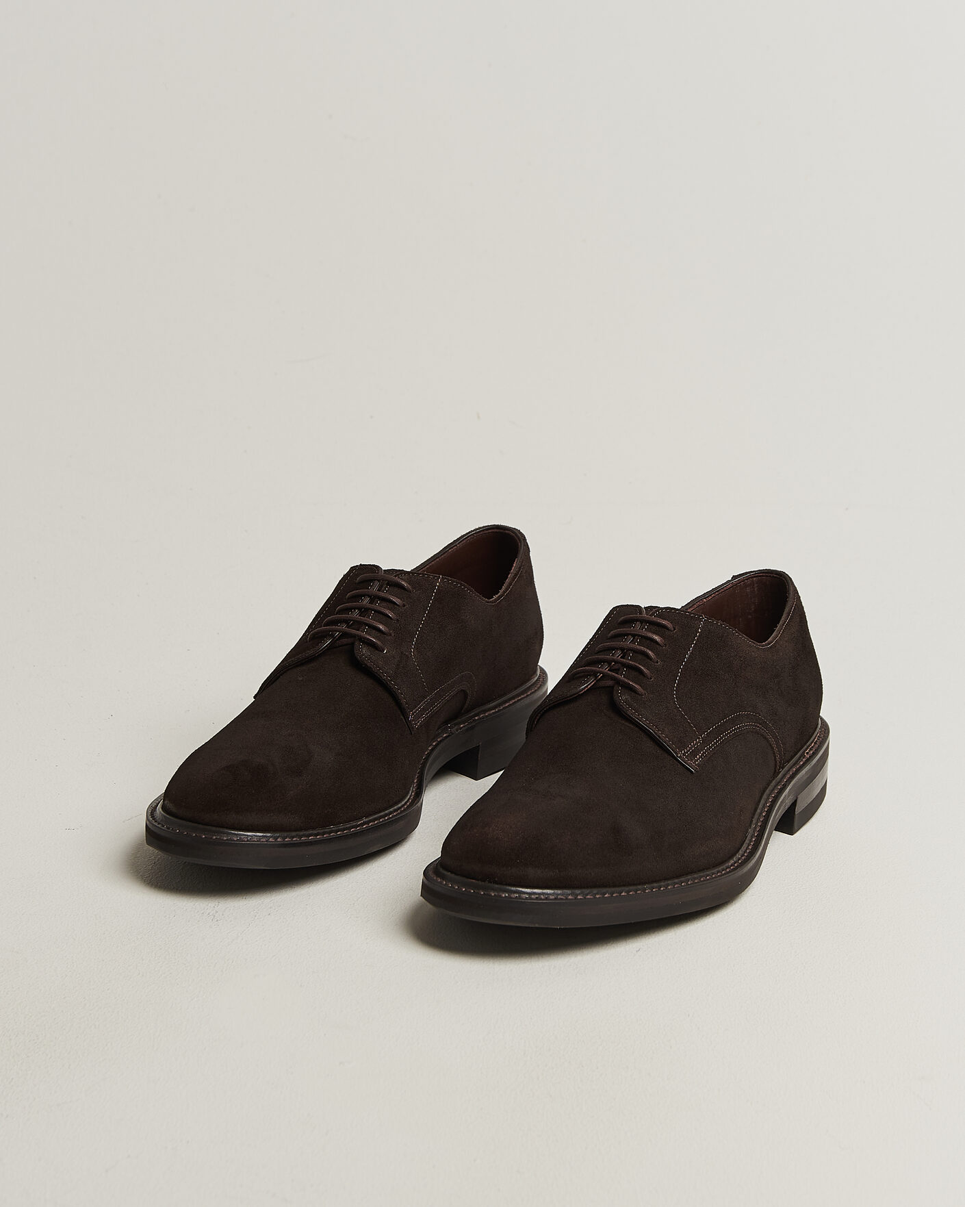 Herr | Derbys | Loake Shoemakers | Barbican Suede Derby Dark Brown