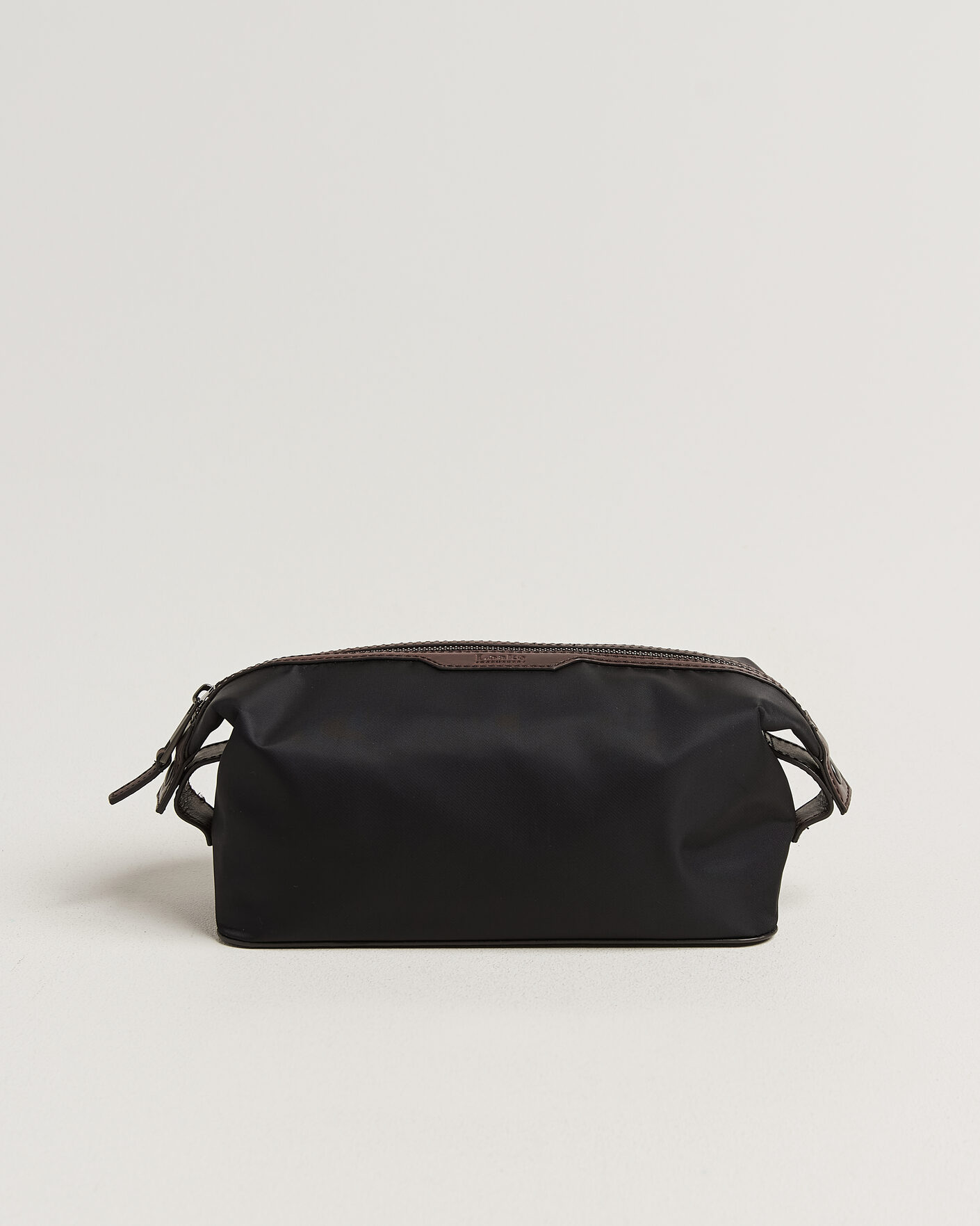 Herr | Väskor | Loake Shoemakers | Welland Nylon/Leather Washbag Black