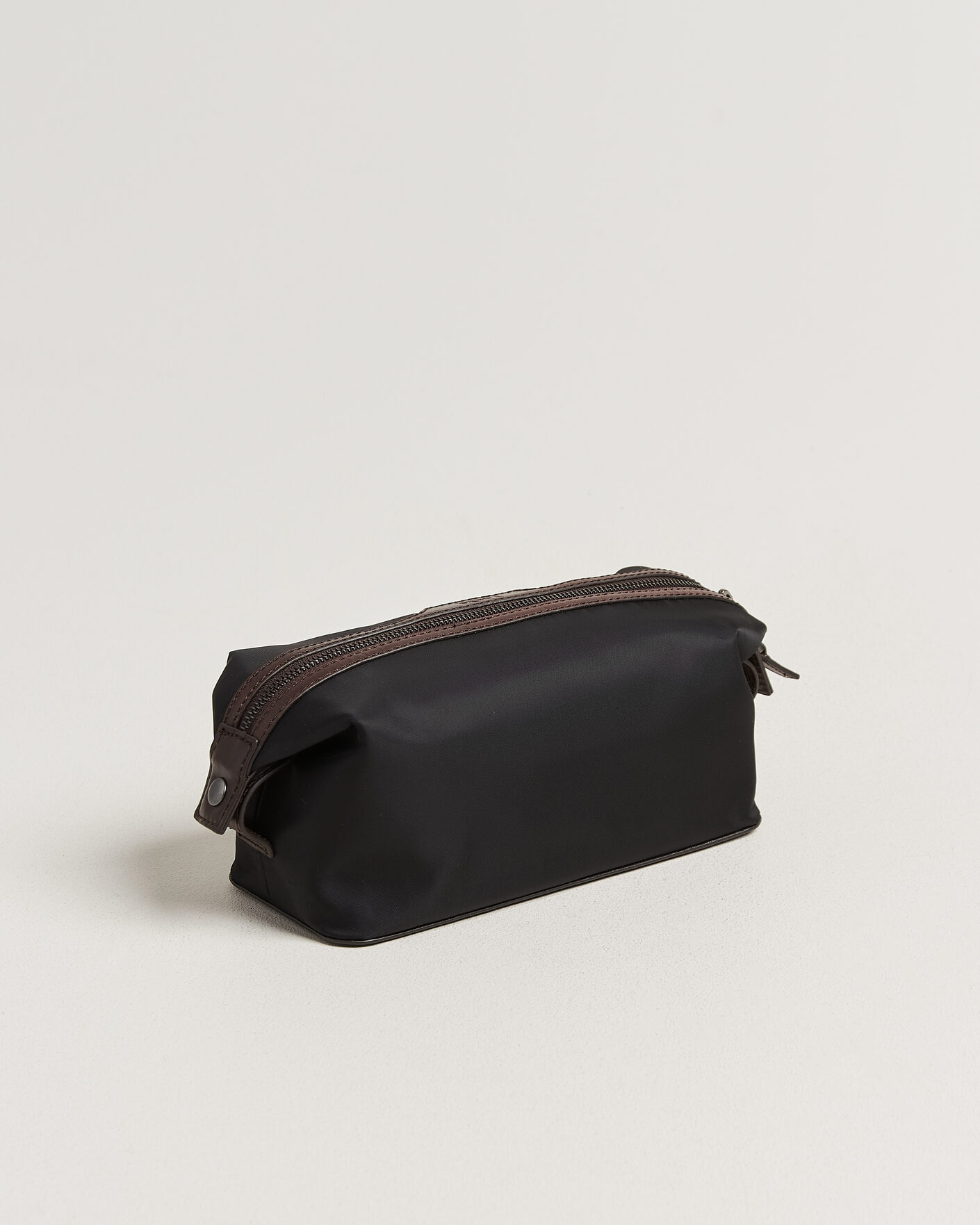 Herr | Väskor | Loake Shoemakers | Welland Nylon/Leather Washbag Black