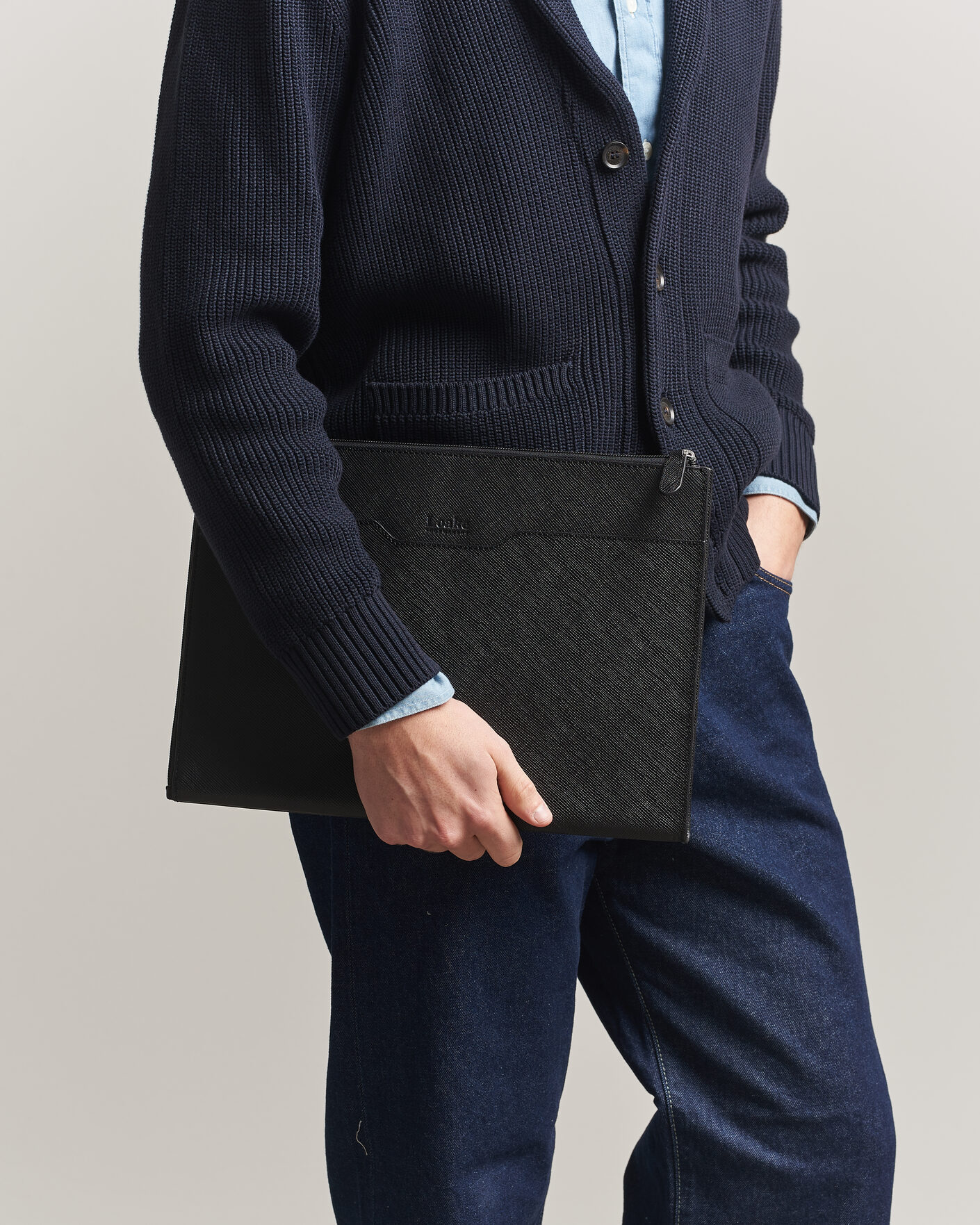 Herr | Väskor | Loake Shoemakers | Gresham Grain Leather Laptop Cover Black