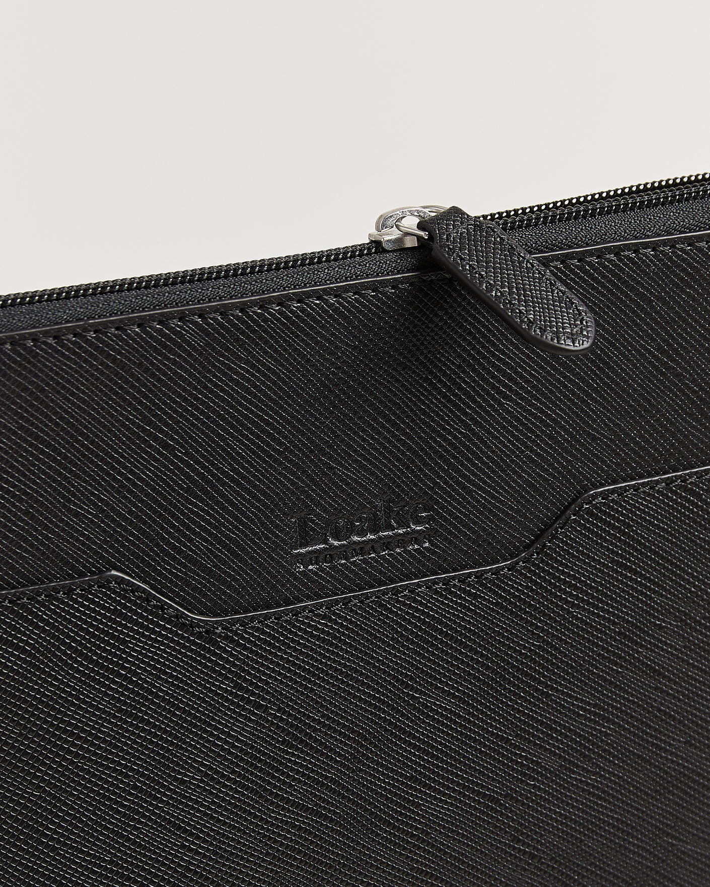 Herr | Väskor | Loake Shoemakers | Gresham Grain Leather Laptop Cover Black