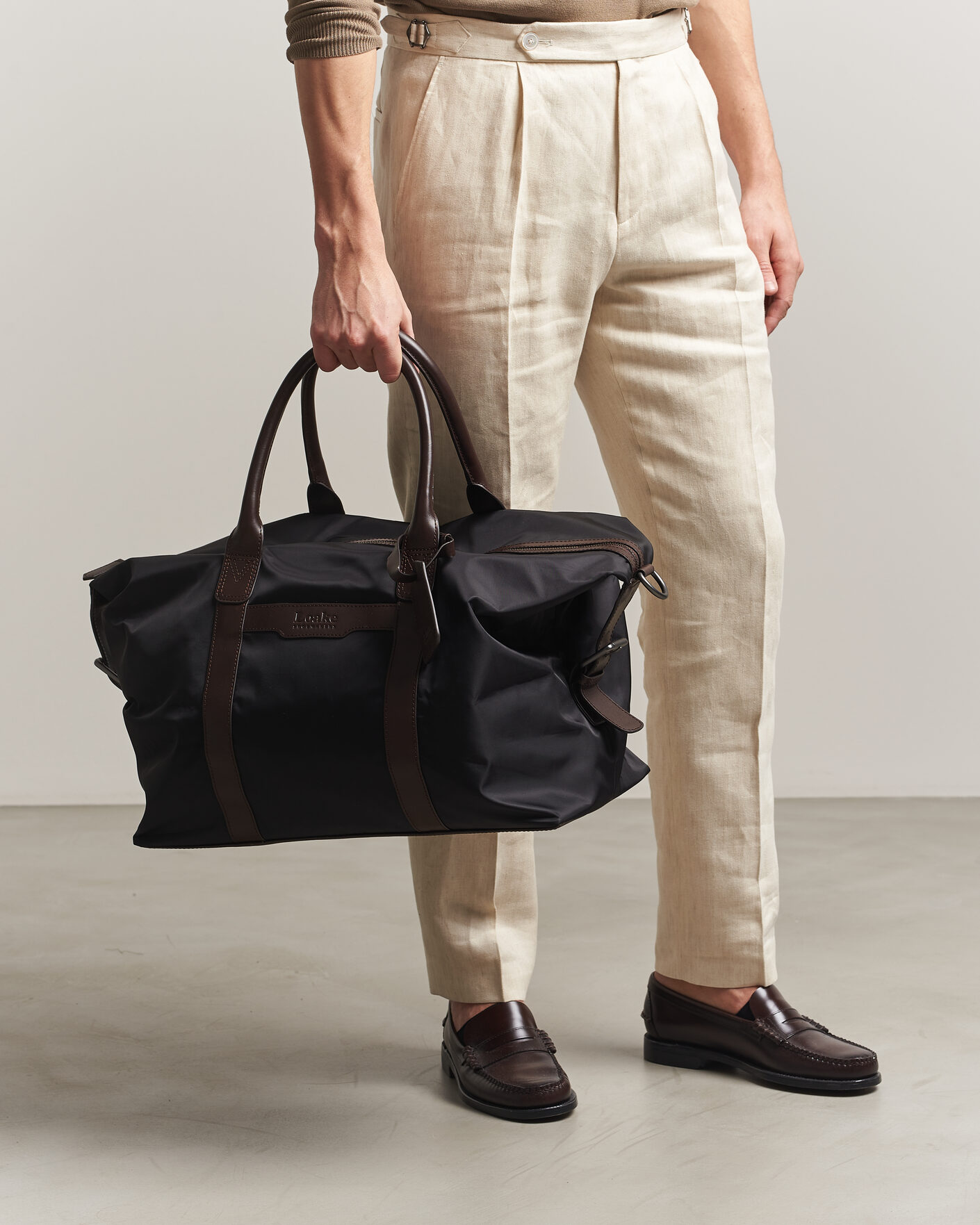 Herr | Väskor | Loake Shoemakers | Gower Nylon/Leather Holdall Black
