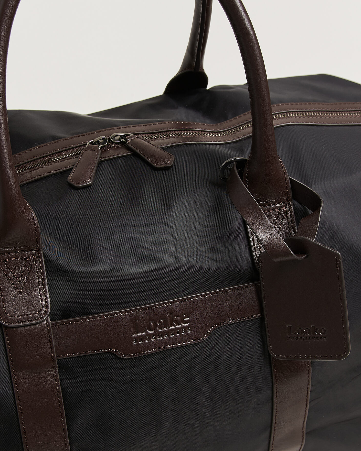 Herr | Väskor | Loake Shoemakers | Gower Nylon/Leather Holdall Black