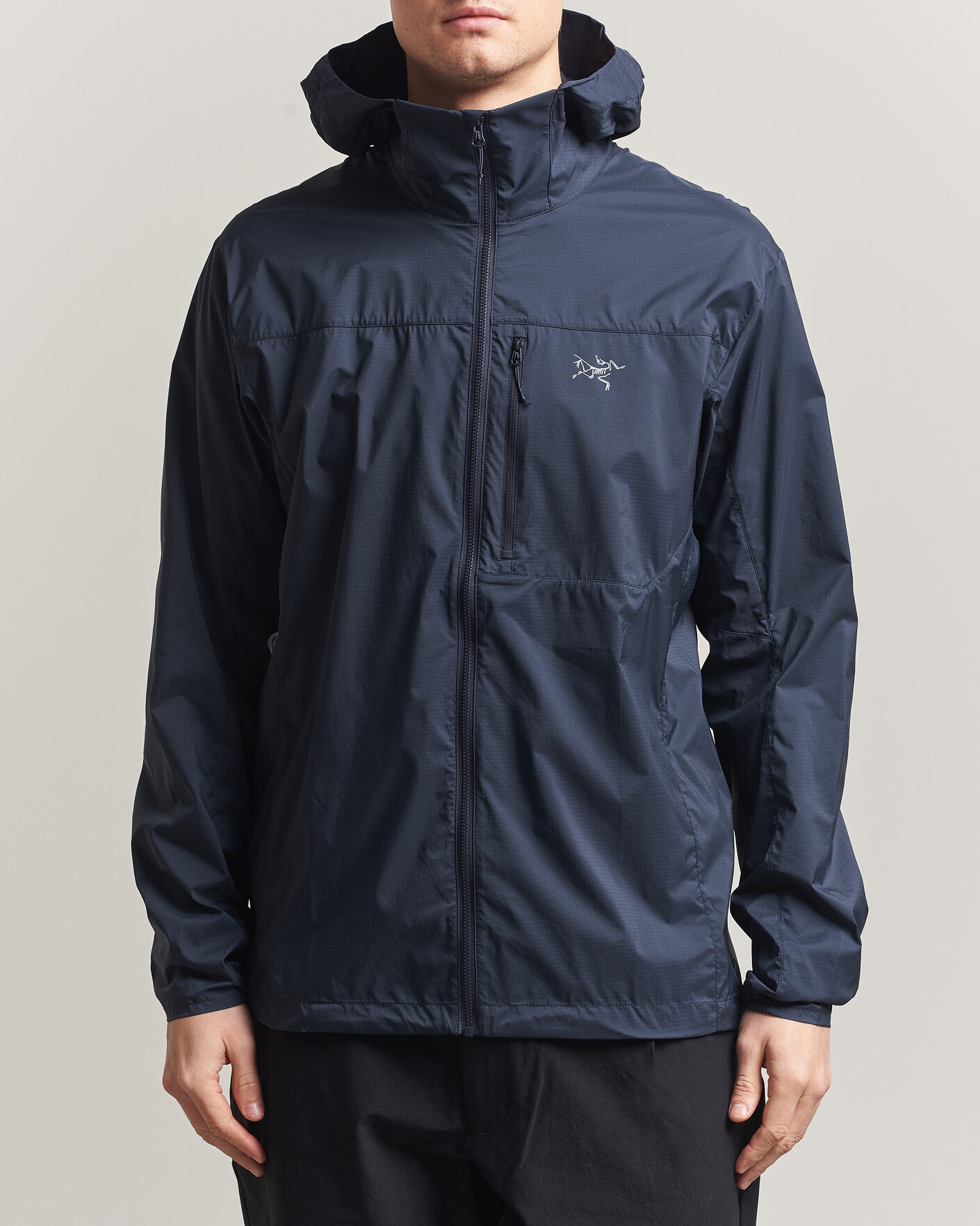 Herr | Jackor | Arc'teryx | Squamish Lightweight Hooded Jacket Black Sapphire