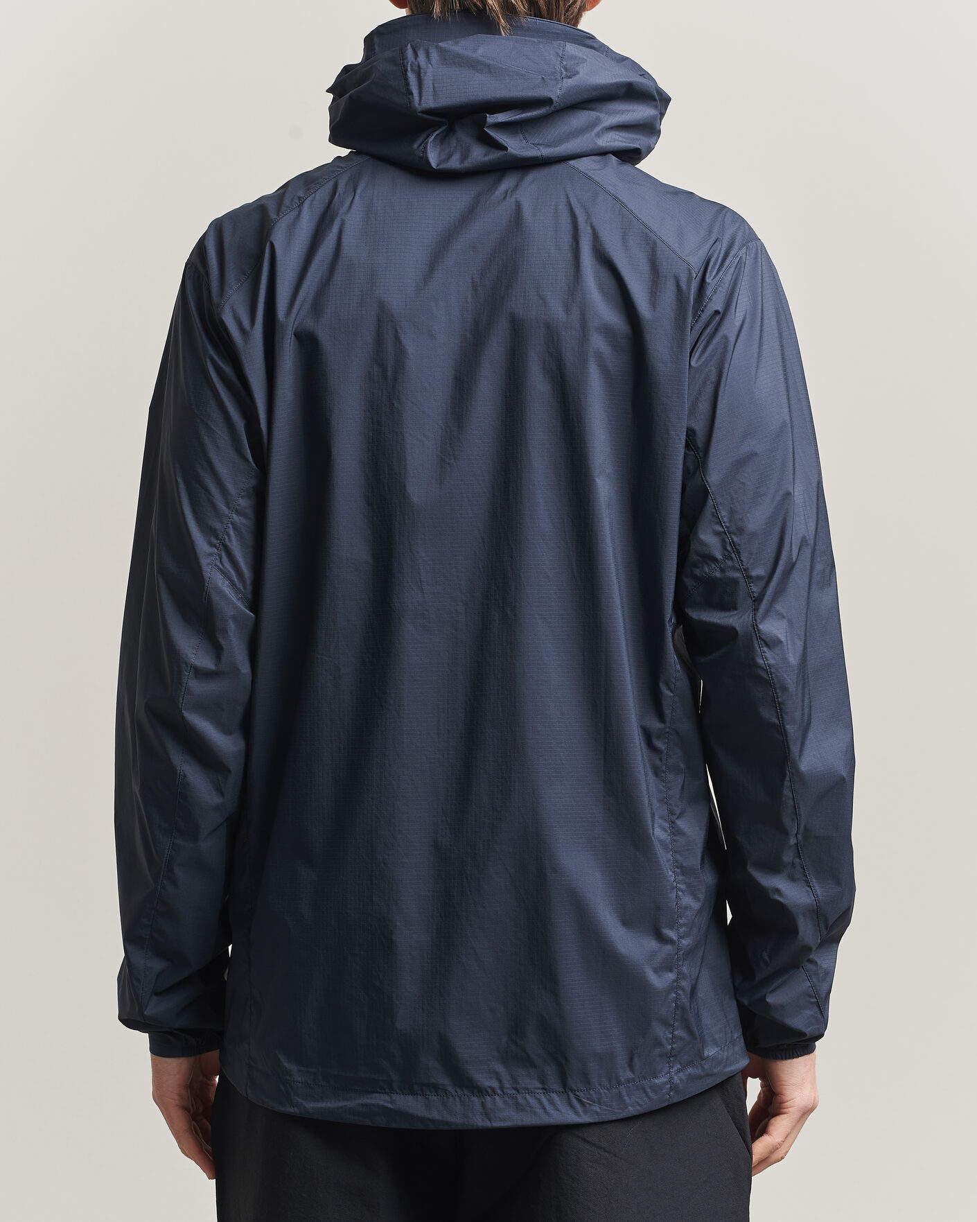 Herr | Jackor | Arc'teryx | Squamish Lightweight Hooded Jacket Black Sapphire